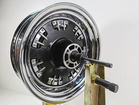 2009 Harley Dyna FXDFSE CVO Fat Bob 16x5 Rear Wheel Fang Contrast Crm 43268-09 {{ shop.shopifyCountryName }} - Mototech271