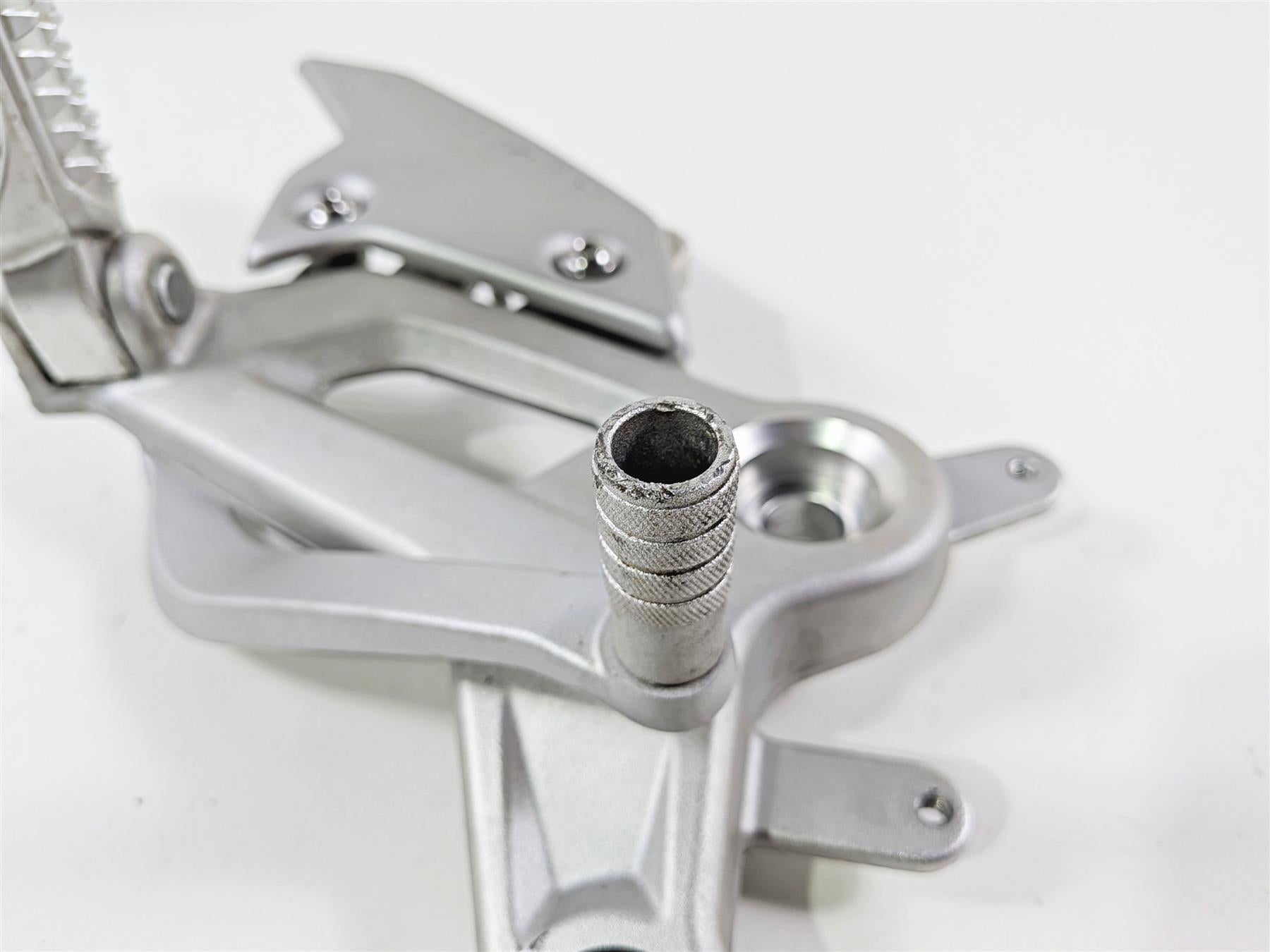 2025 CFMoto 450 SS Right Footpeg & Brake Pedal Set 6AQV-142700-1000 {{ shop.shopifyCountryName }} - Mototech271
