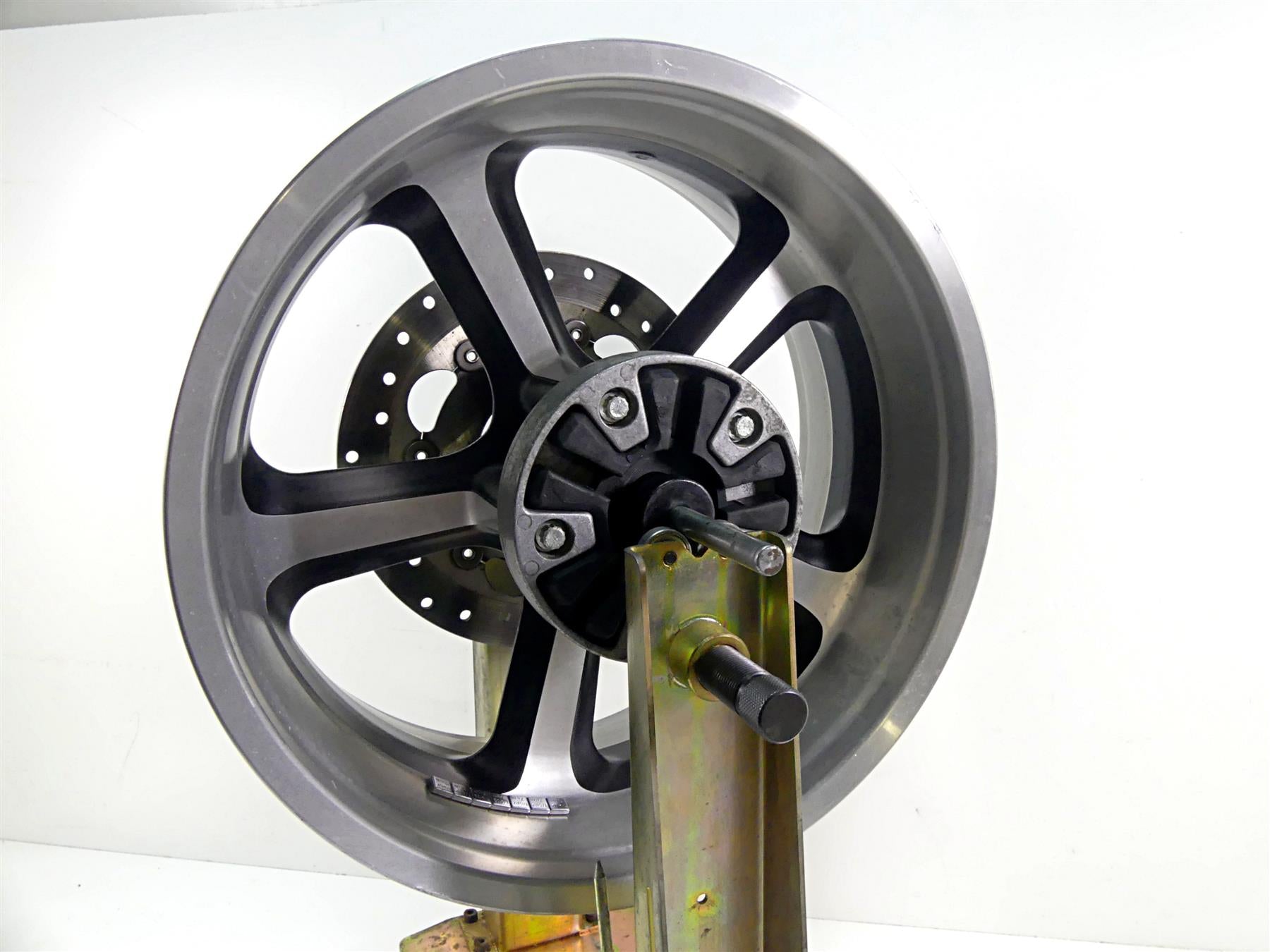 2013 Harley VRSCF Muscle Vrod 18x8 Rear Wheel Rim - Read 40900169 {{ shop.shopifyCountryName }} - Mototech271