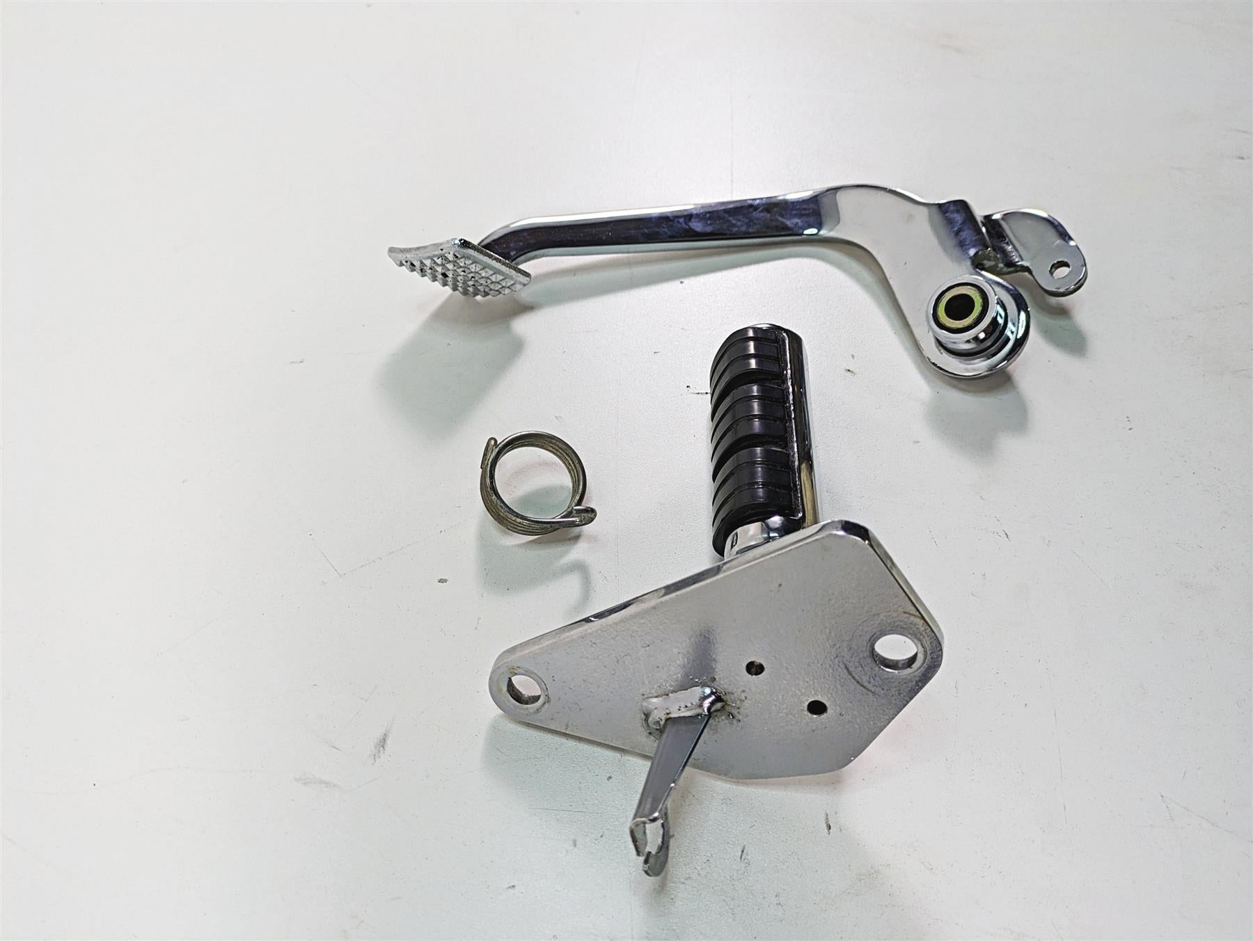2006 Honda VT1100 C2 Shadow Front Right Footpeg & Brake Pedal 50615-MCK-A00 {{ shop.shopifyCountryName }} - Mototech271