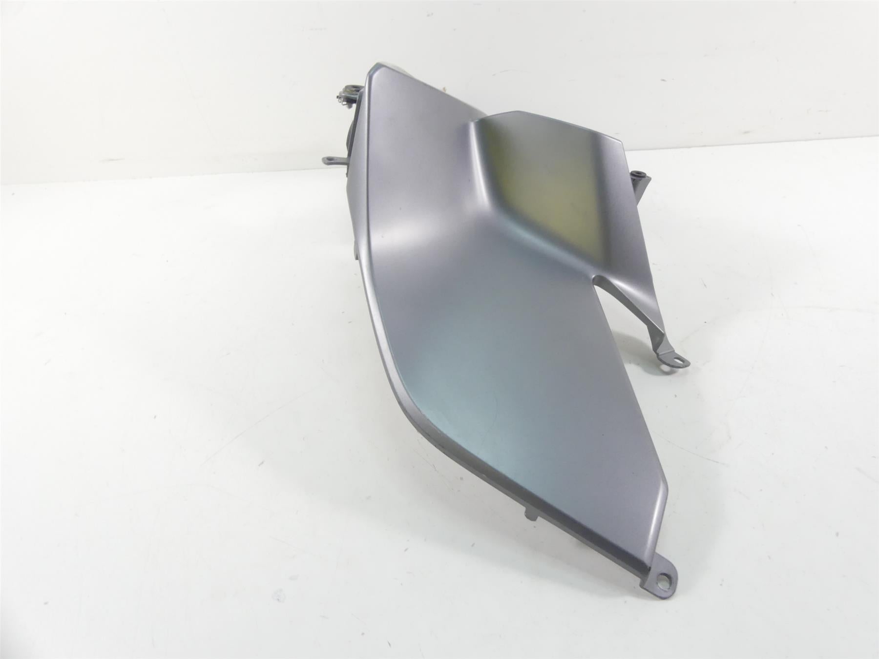 2015 BMW R1200RT K52 Right Side Between Leg Knee Fairing Cover 46638583582 {{ shop.shopifyCountryName }} - Mototech271