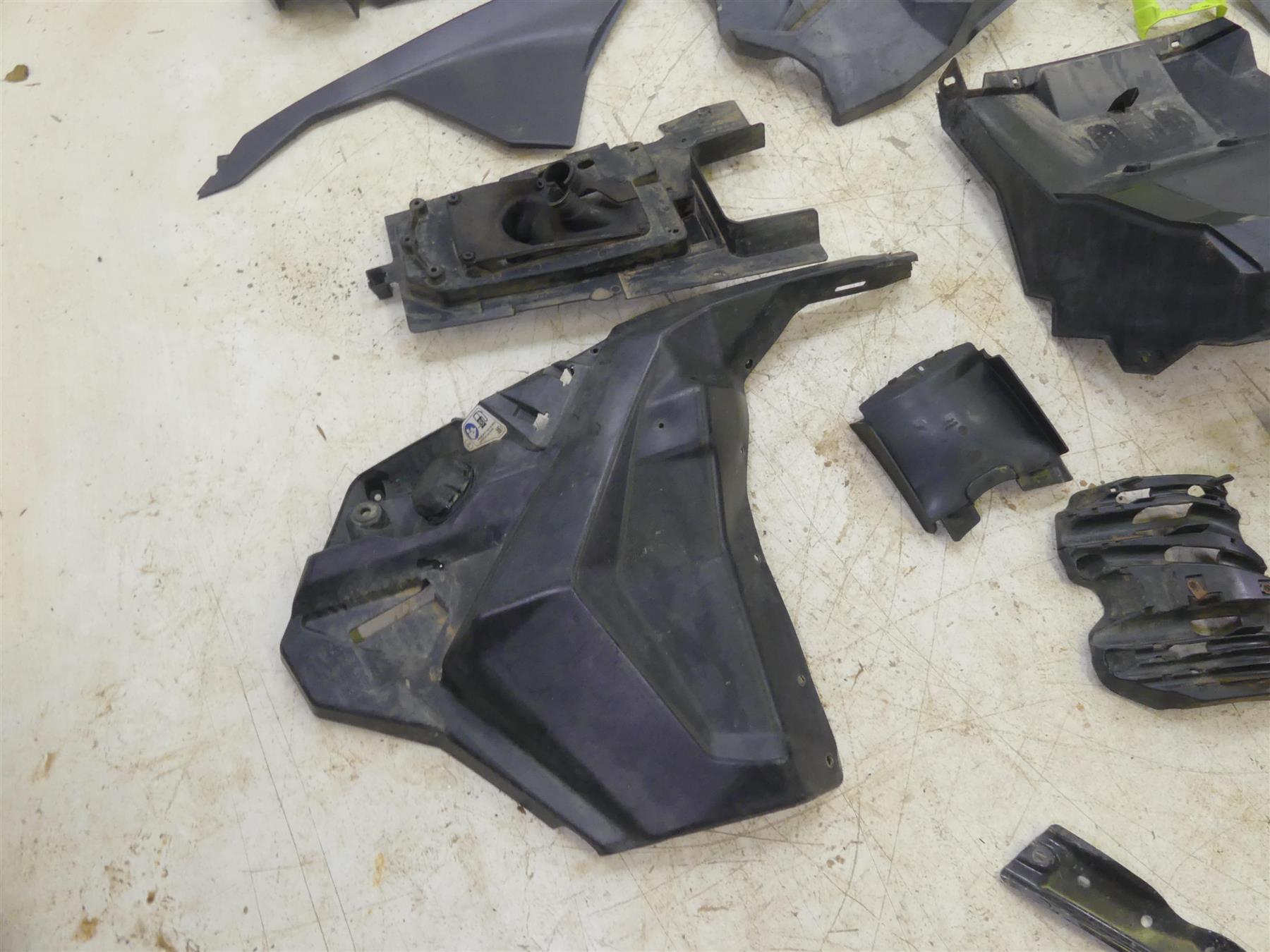 2020 Can Am Maverick X3 XMR Turbo RR Plastic Fairing Fuel Tank Set 709000706 {{ shop.shopifyCountryName }} - Mototech271