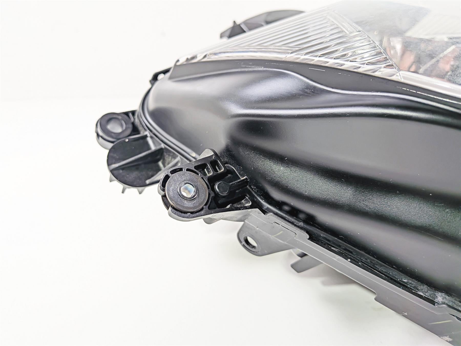 2024 Suzuki GSXR600 Headlight Head Light Lamp 35100-14J32-999 {{ shop.shopifyCountryName }} - Mototech271
