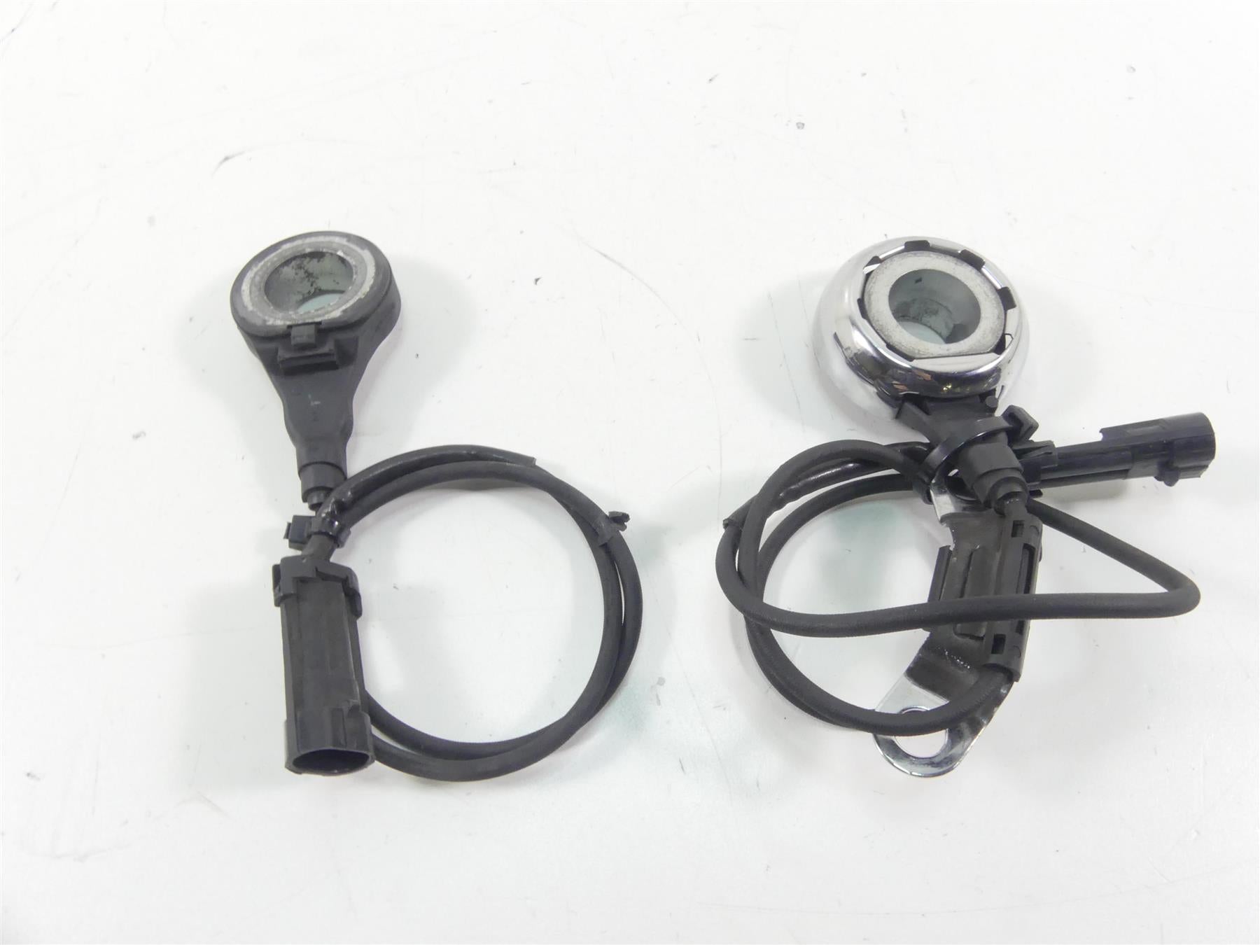 2009 Harley FLHTCU SE4 CVO E-Glide Abs Brake Wheel Speed Sensor Set 40614-08 {{ shop.shopifyCountryName }} - Mototech271