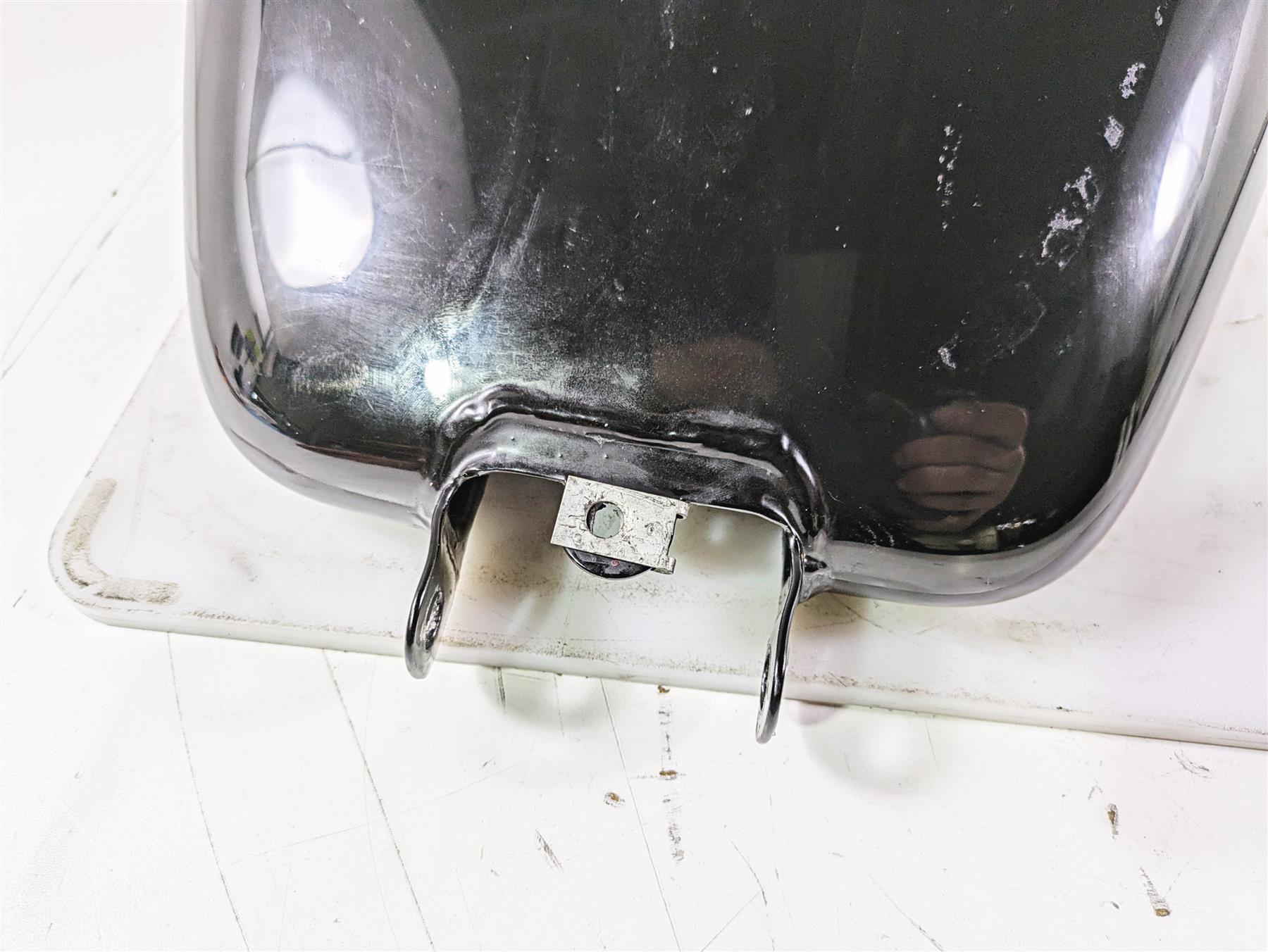 2015 Harley FXDL Dyna Low Rider Fuel Gas Petrol Tank -READ 61593-10 {{ shop.shopifyCountryName }} - Mototech271