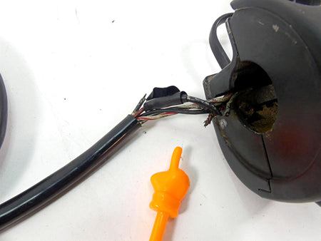 2011 Harley Softail FXS Blackline Right Control Switch + Blinker - Read 72952-11 {{ shop.shopifyCountryName }} - Mototech271