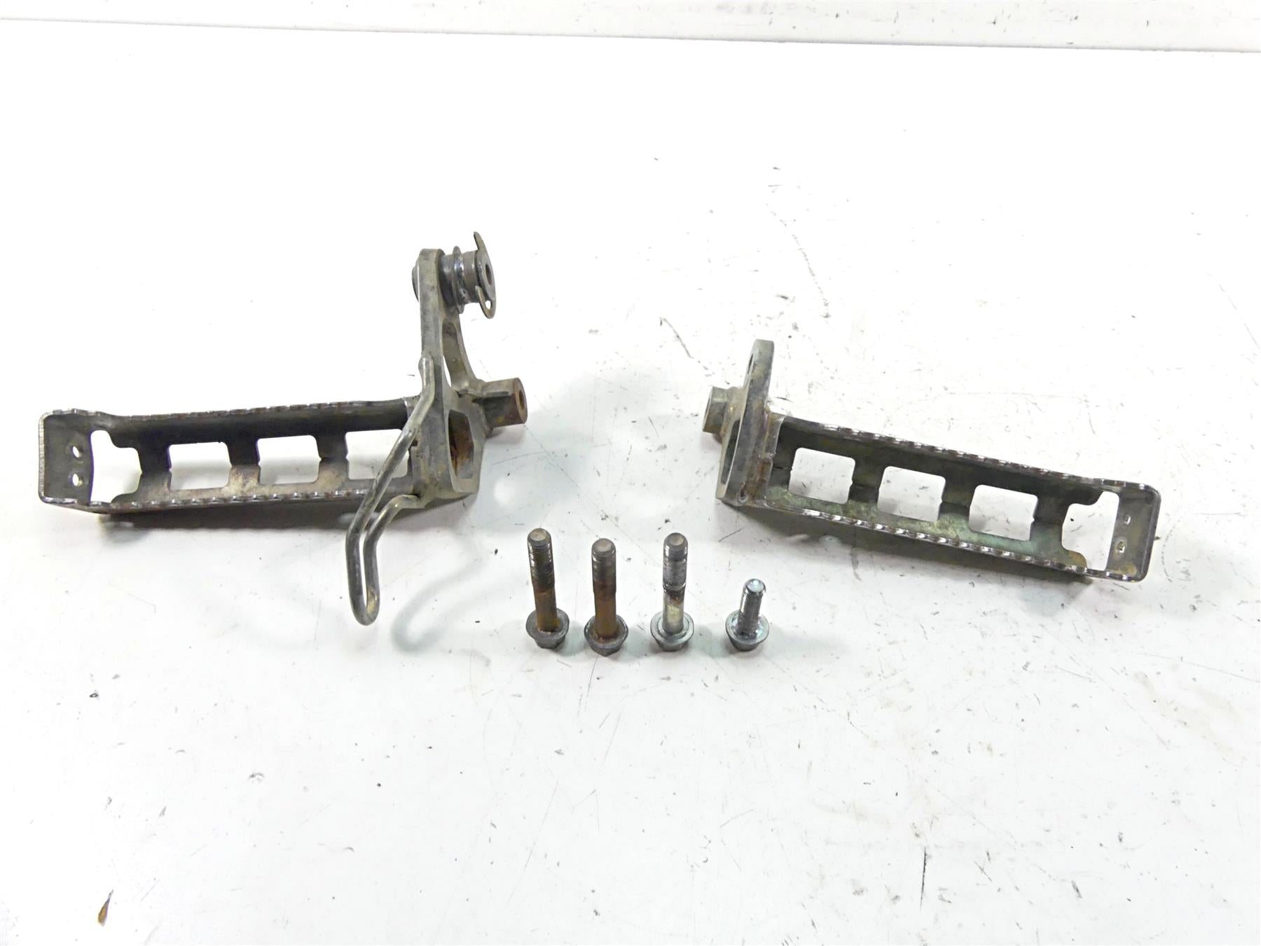 2017 Yamaha YFM Raptor 700R SE Foot Peg Rest Set 1PE-F7411-00-00 1PE-F7421-00-00 | Mototech271