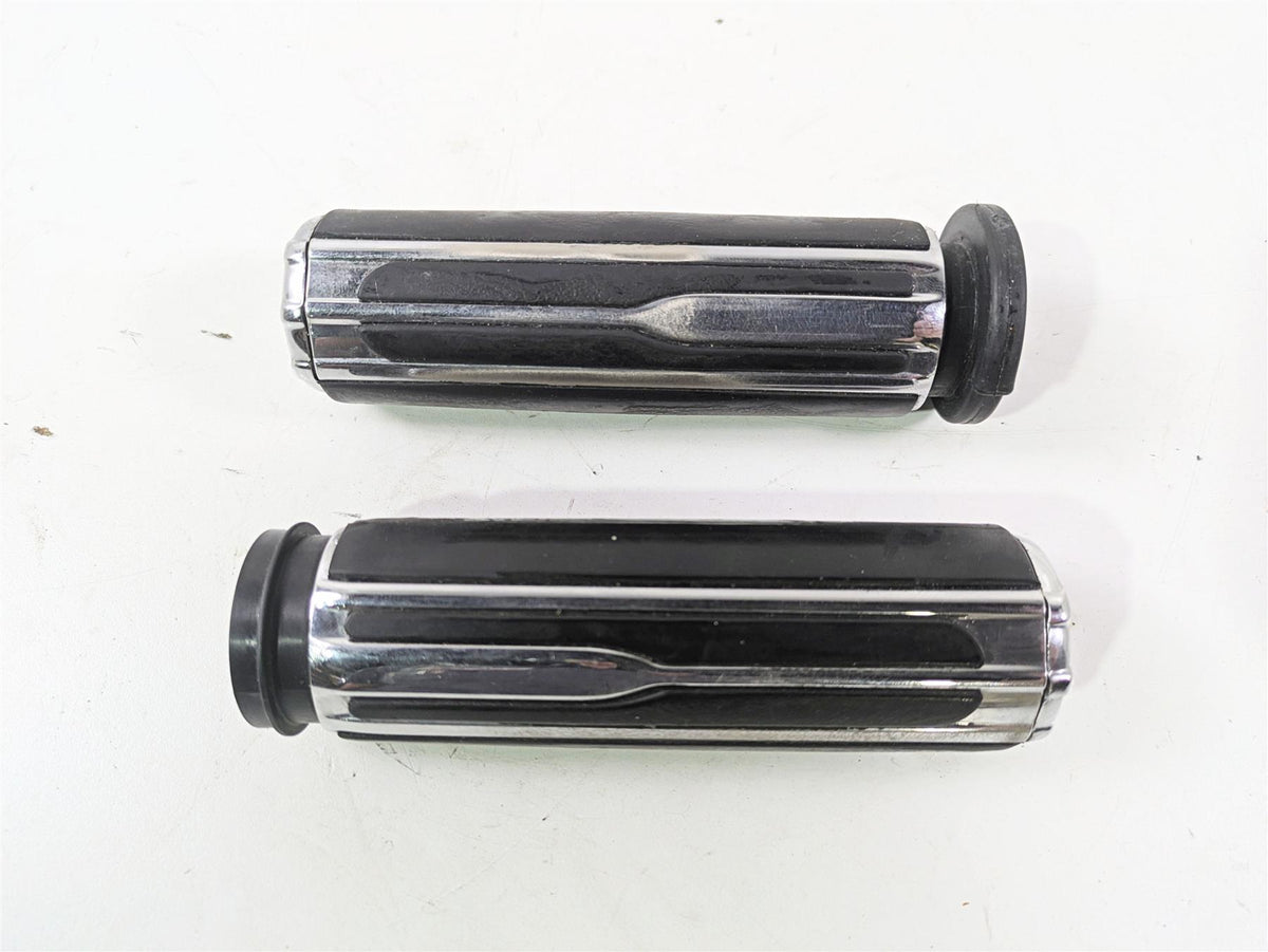 2010 Harley Touring FLHXSE CVO Street Glide Left Right Throttle Grips 55936-09 {{ shop.shopifyCountryName }} - Mototech271