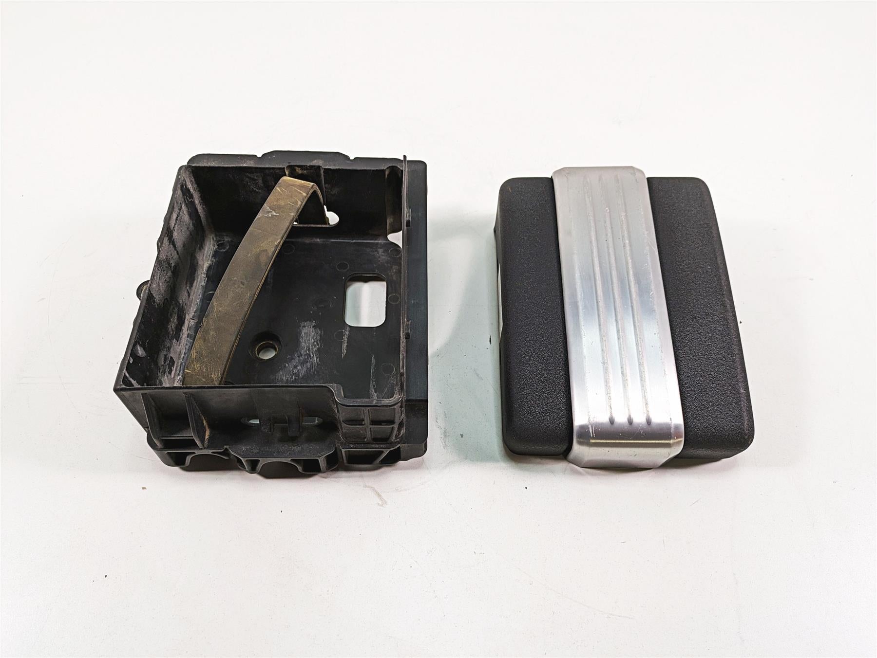 2009 Harley FXDF Dyna Fat Bob Battery Tray Stay Holder & Cover 70379-06A {{ shop.shopifyCountryName }} - Mototech271