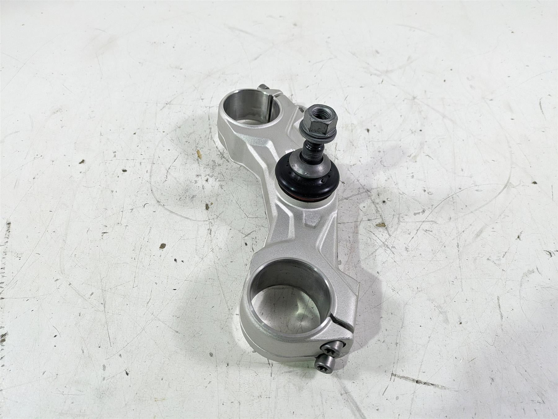 2022 BMW R1250 RT K052 Lower Triple Tree Steering Clamp 31429443338 {{ shop.shopifyCountryName }} - Mototech271