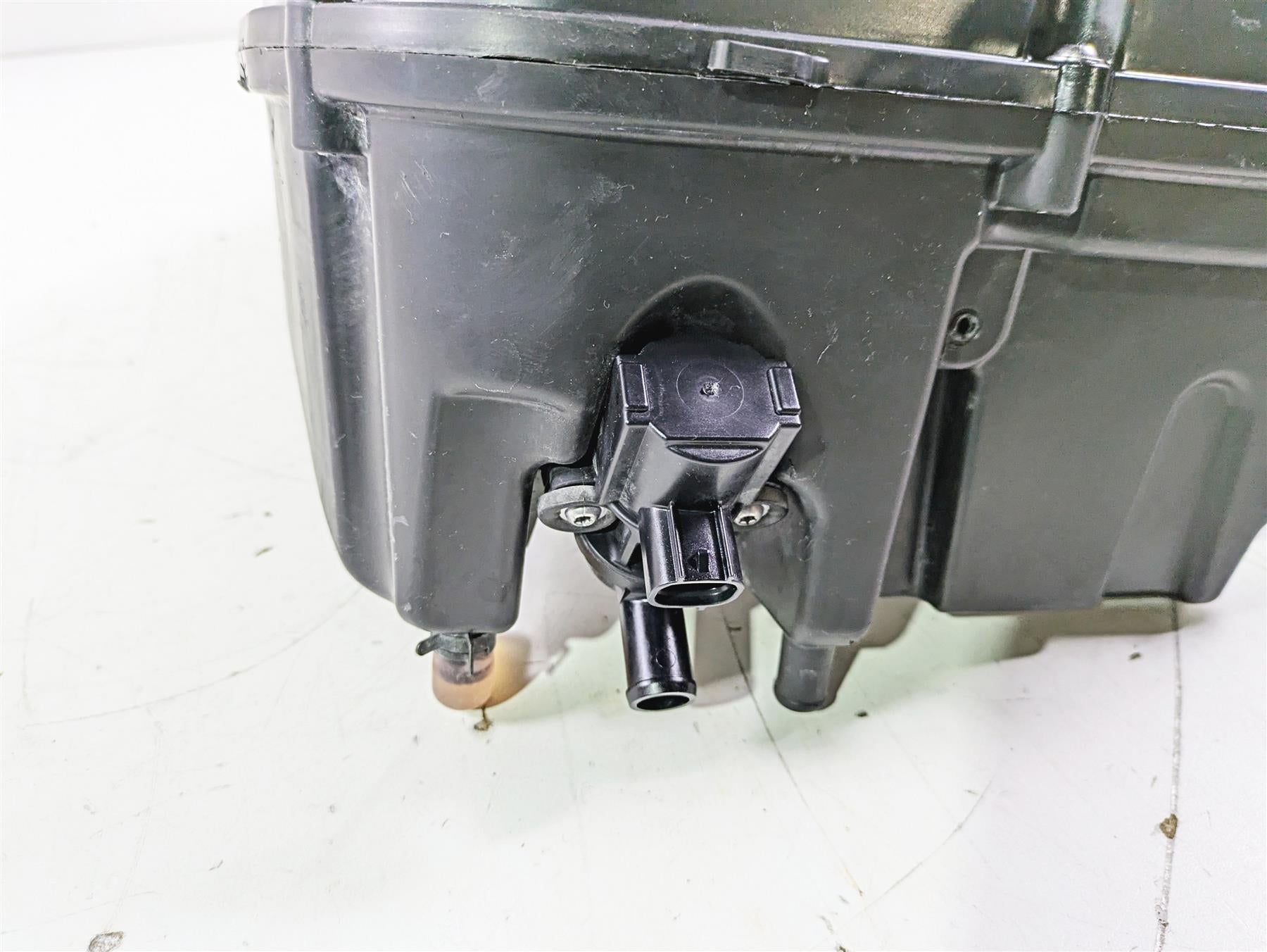2019 Triumph Speed Triple RS 1050 Air Box Cleaner Breather Set T2205575 {{ shop.shopifyCountryName }} - Mototech271
