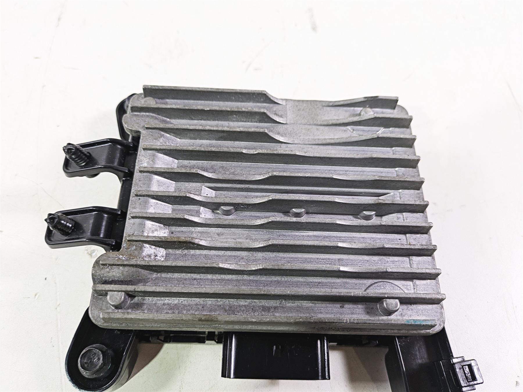 2018 Indian Chieftain Limited Front Amplifier Amp Radio Stereo 4015979 {{ shop.shopifyCountryName }} - Mototech271