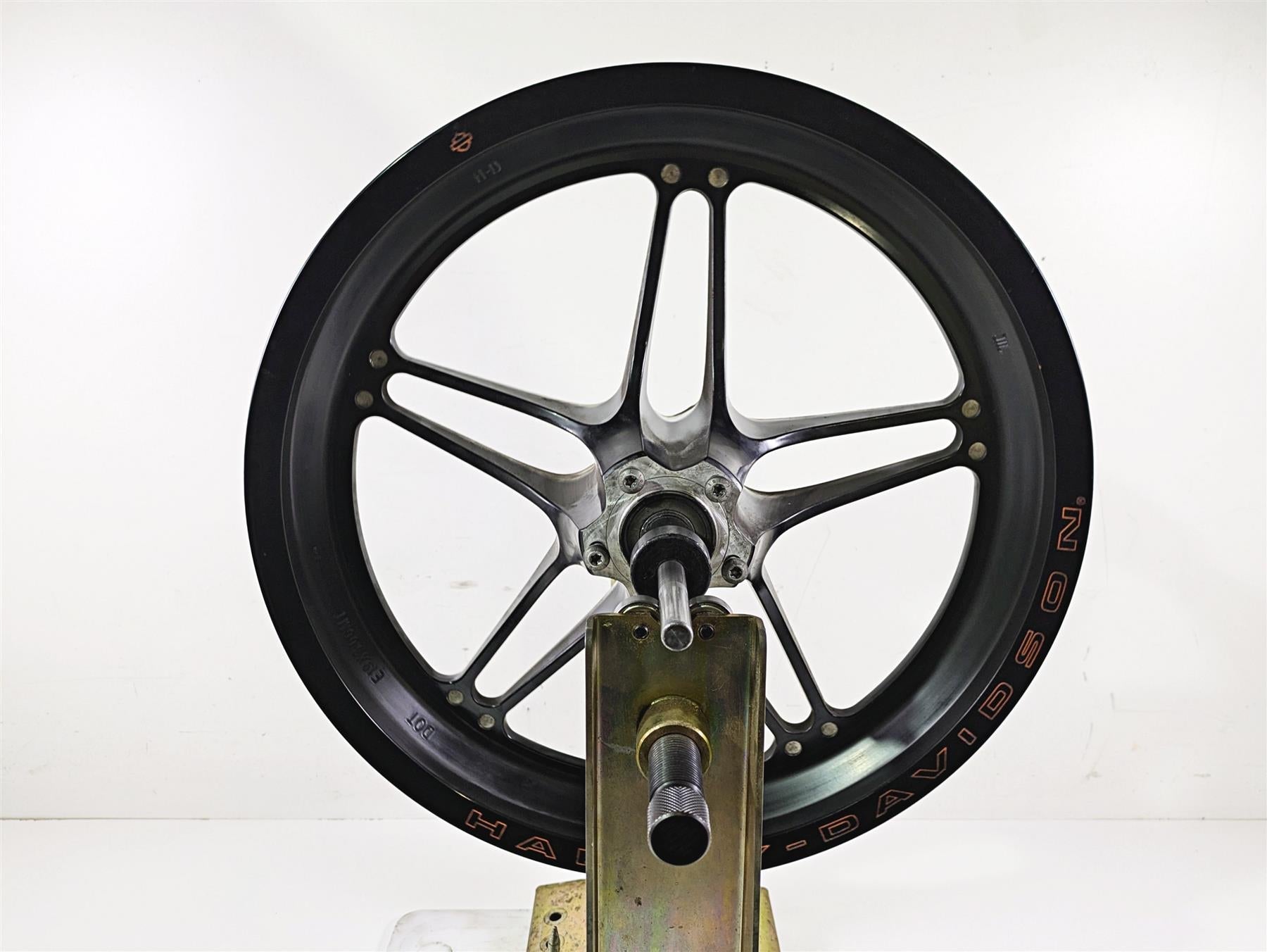 2019 Harley Softail FXDR 114 Straight Front Wheel Rim 19x3 READ 43300486 {{ shop.shopifyCountryName }} - Mototech271
