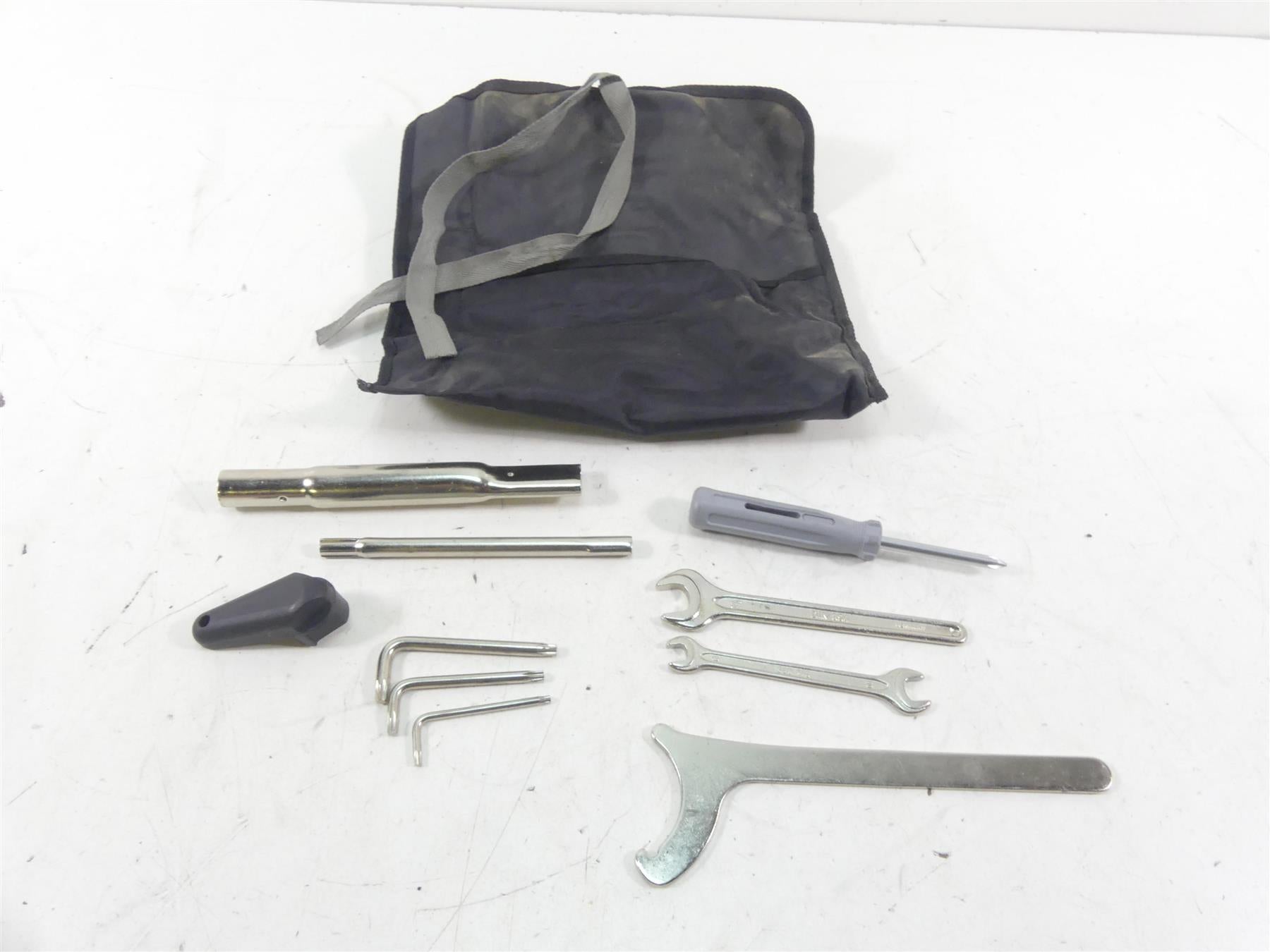 2008 BMW R1200GS K25 Owners Tools Tool Kit 71117712779 {{ shop.shopifyCountryName }} - Mototech271
