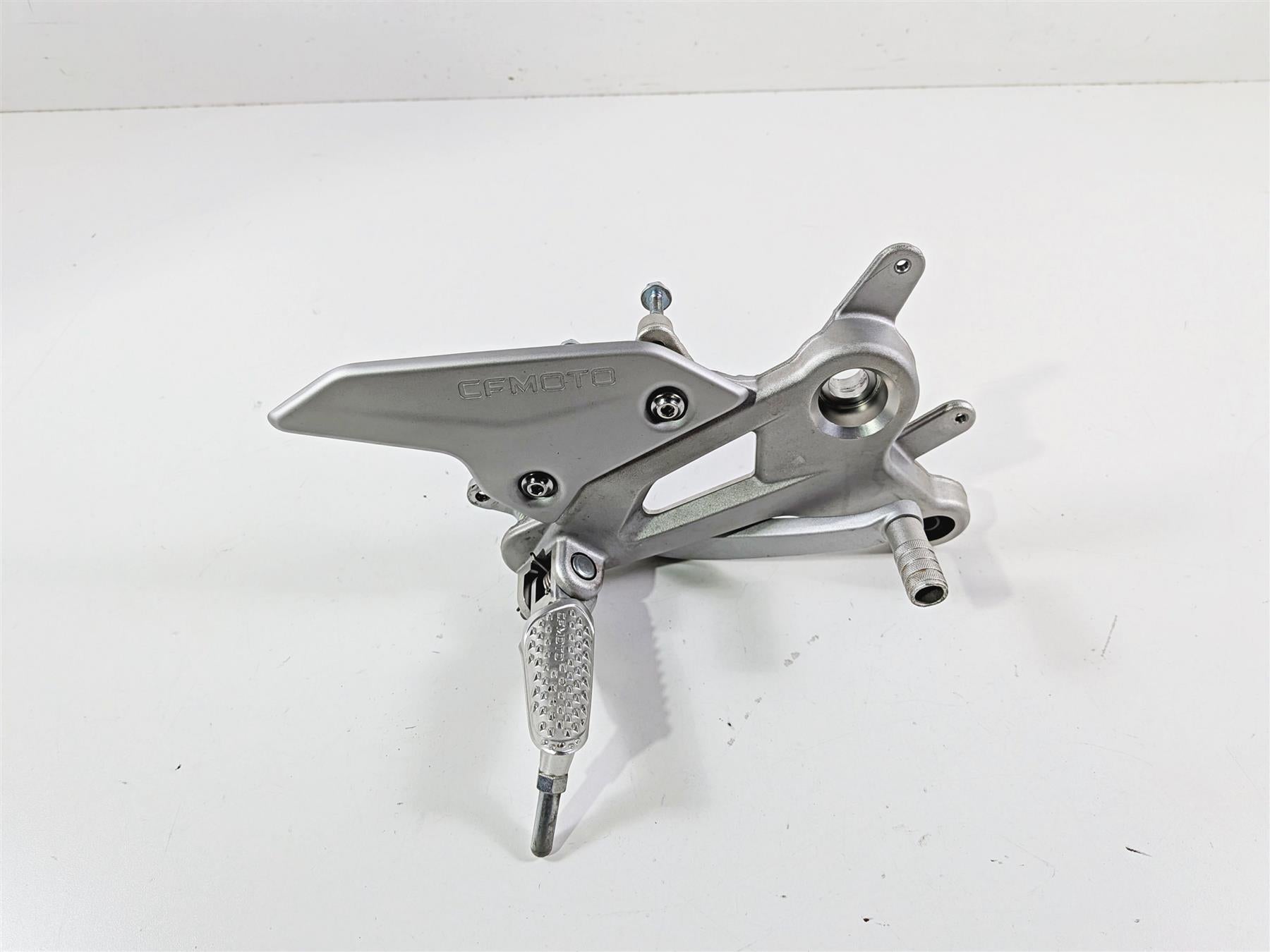 2025 CFMoto 450 SS Right Footpeg & Brake Pedal Set 6AQV-142700-1000 {{ shop.shopifyCountryName }} - Mototech271