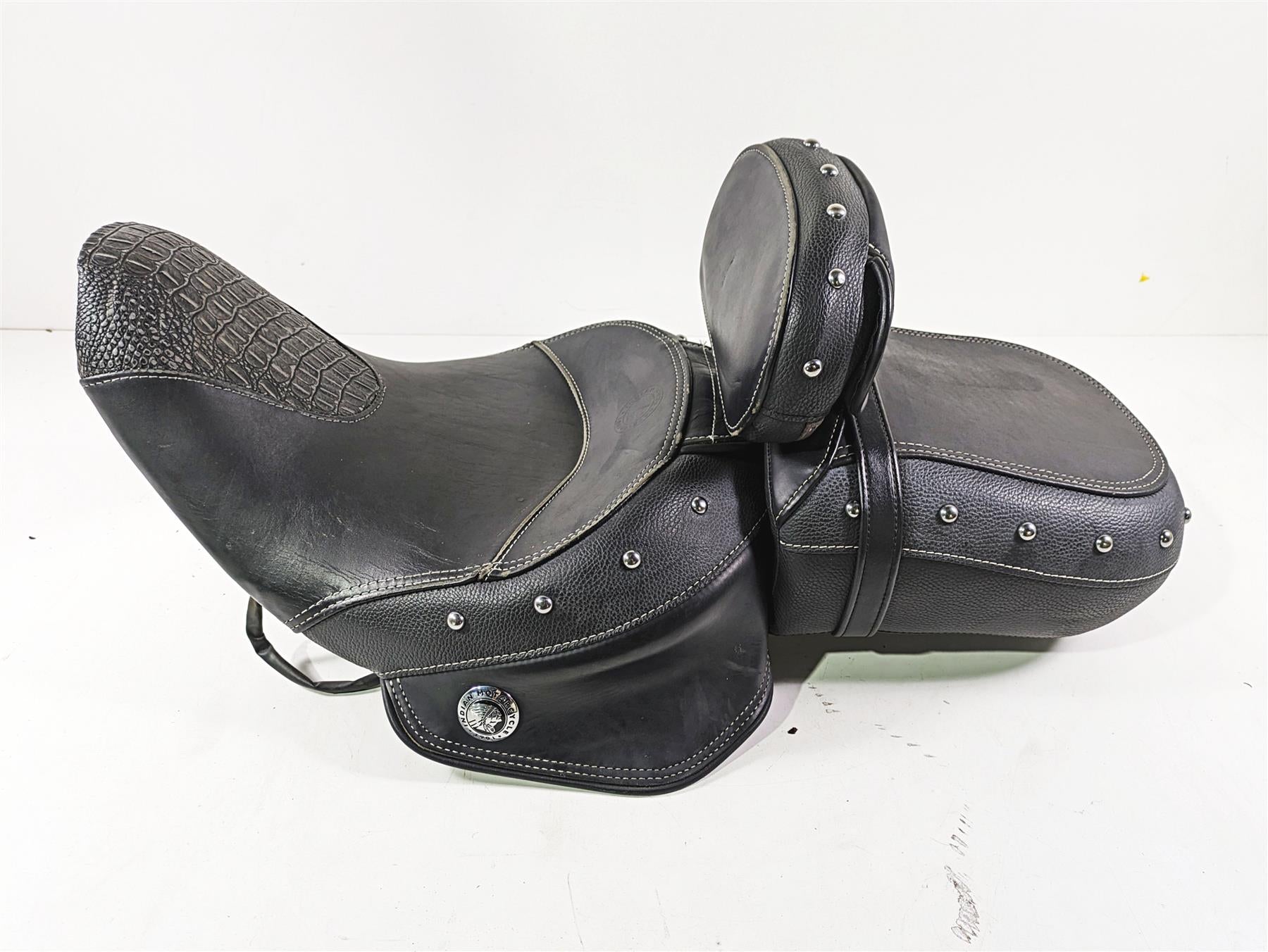 2018 Indian Chieftain Dark Horse Heated Seat Studded Crocodile Tip 2686580 {{ shop.shopifyCountryName }} - Mototech271