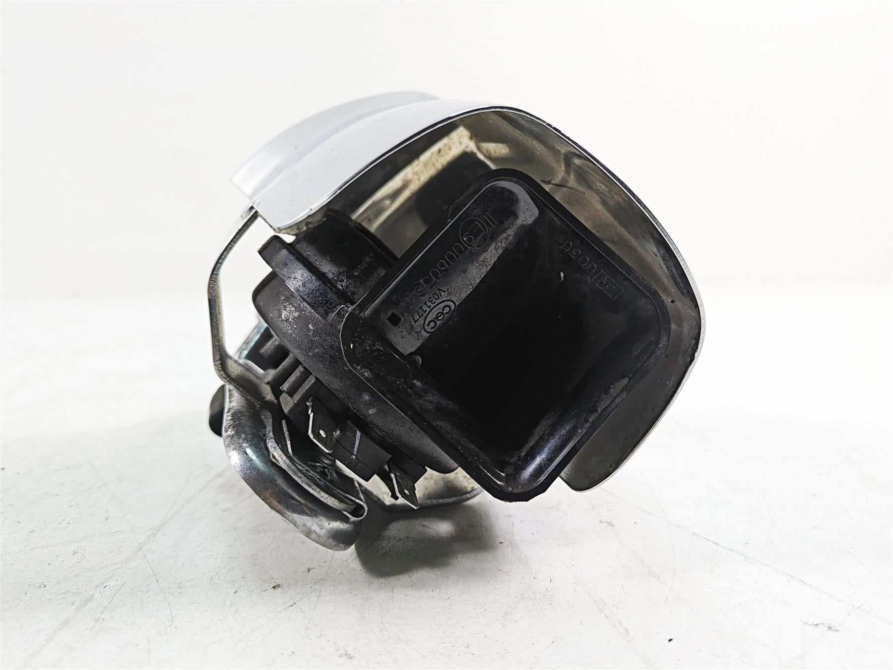 2020 Harley Touring FLHX Street Glide Horn + Chrome Cover 69060-90H 61300523A {{ shop.shopifyCountryName }} - Mototech271
