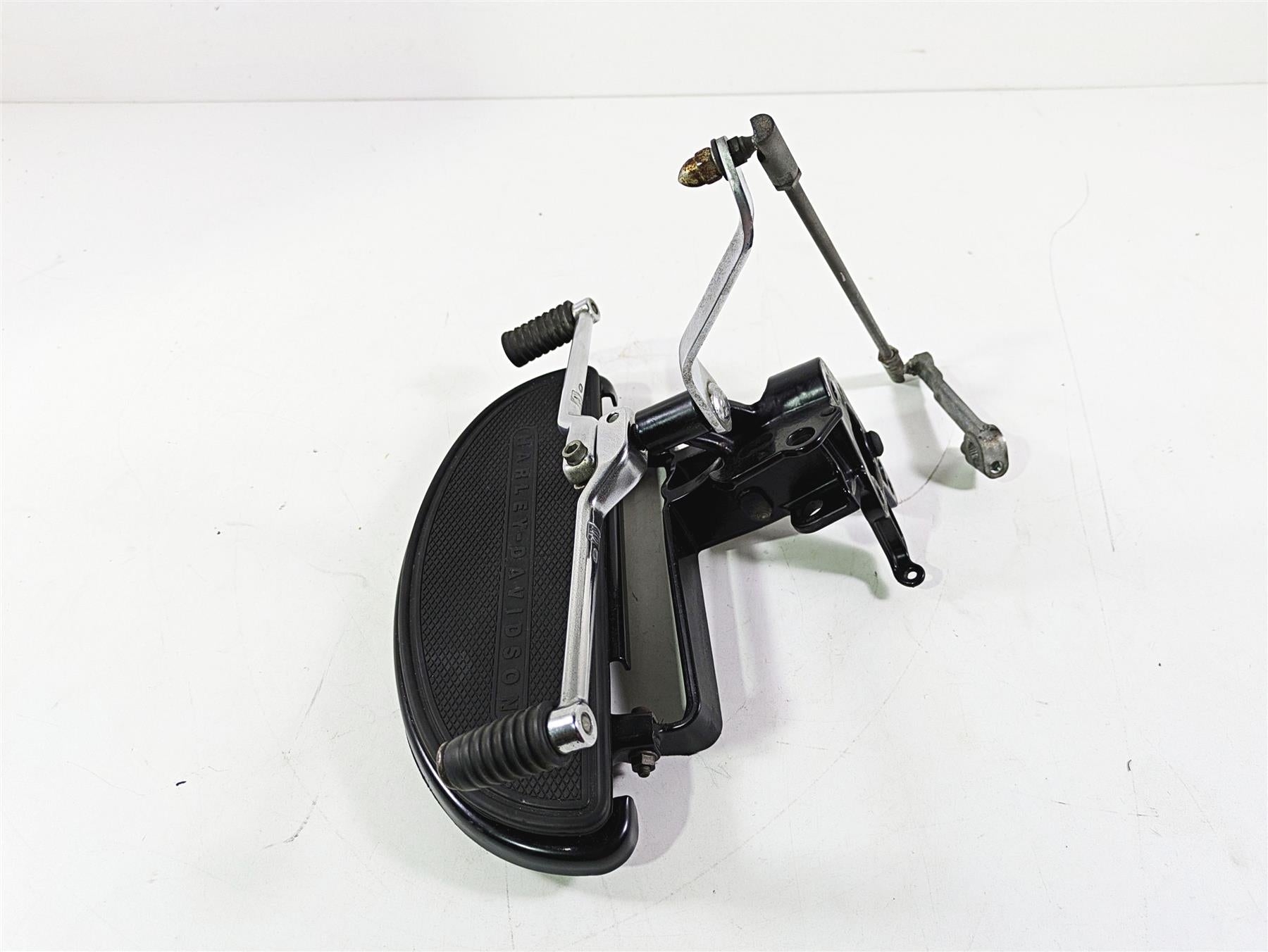 2008 Harley FLSTSB Cross Bones Left Floorboard & Shifter Set 33630-07A 33895-82E {{ shop.shopifyCountryName }} - Mototech271
