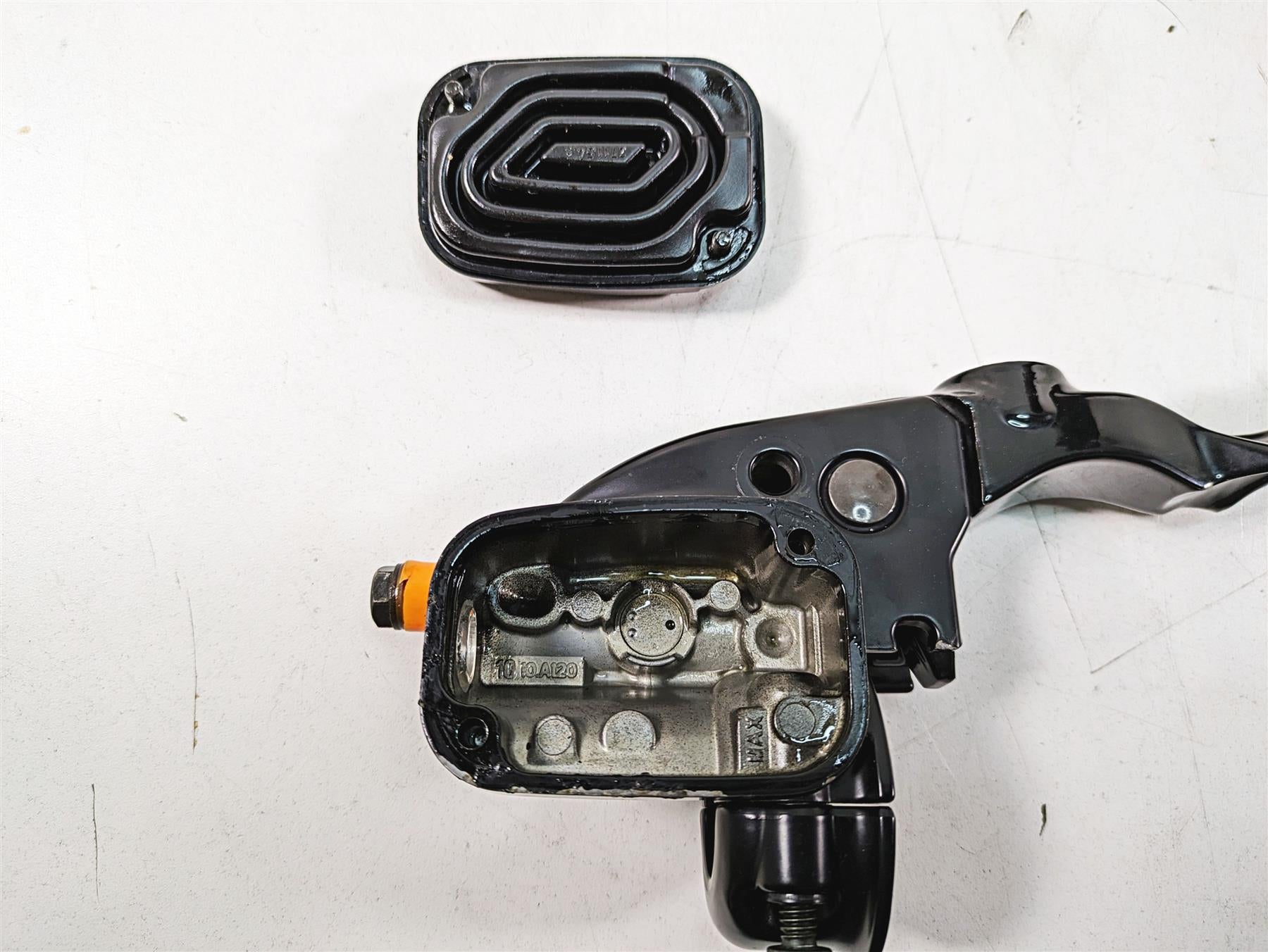 2013 Harley Touring FLHX Street Glide Front Brake Master Cylinder 42855-06D {{ shop.shopifyCountryName }} - Mototech271