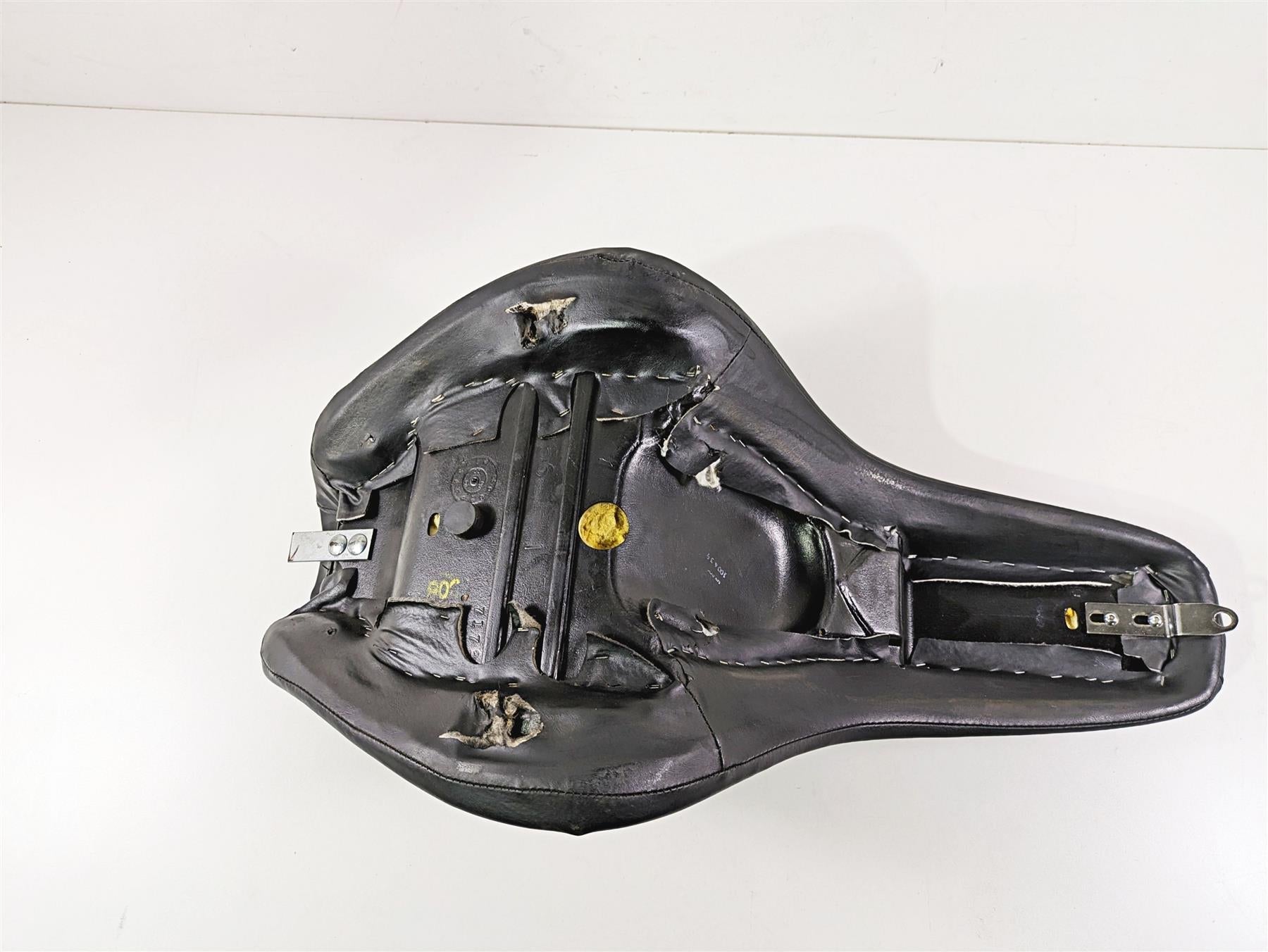 00-06 Harley Softail Heritage & Fat Boy Badlander Seat NOT For FLSTS & FLSTD {{ shop.shopifyCountryName }} - Mototech271