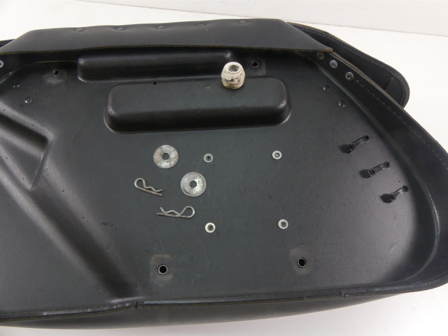 2007 Honda VTX1800 T1 Right Saddlebag Saddle Bag 08L56-MCV-100E 08L56-MCV-10041 {{ shop.shopifyCountryName }} - Mototech271