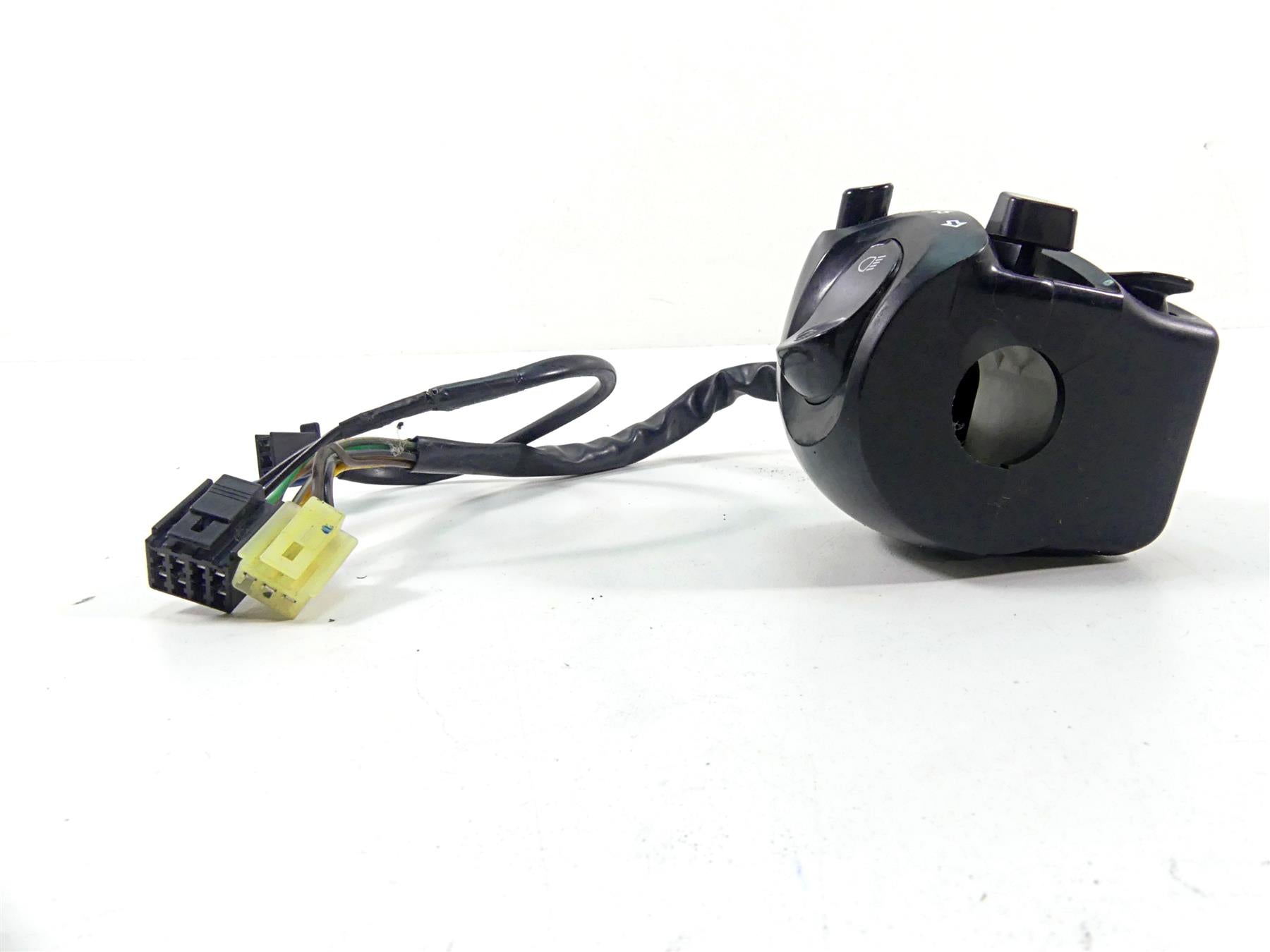 2012 Yamaha VMX17 VMAX 1700 Left Hand Light Blinker Control Switch 2S3-83972-00 {{ shop.shopifyCountryName }} - Mototech271