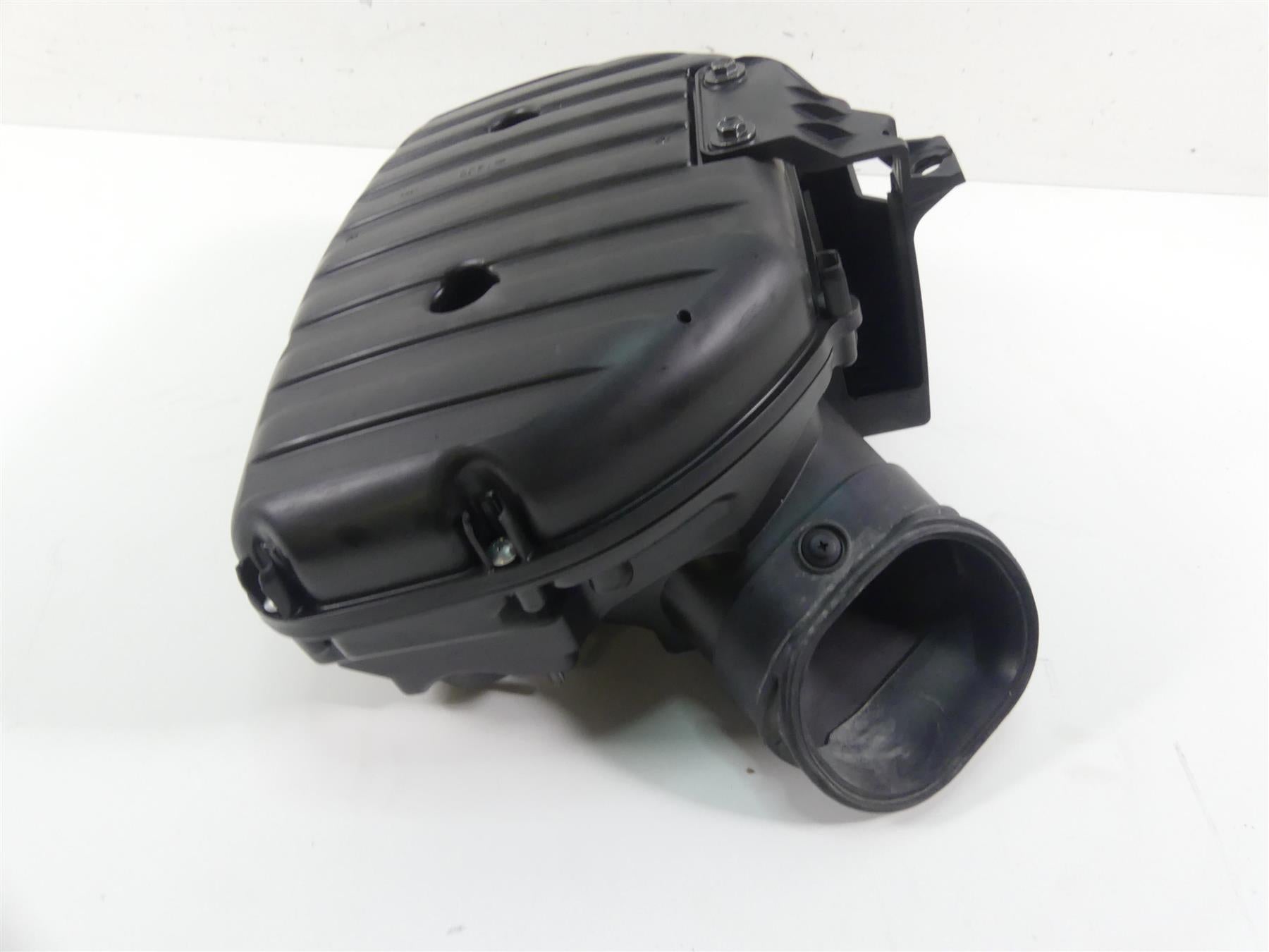 2022 Suzuki GSXR750 Air Box Cleaner Breather Filter Box 13720-14J01 {{ shop.shopifyCountryName }} - Mototech271