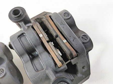 2025 Yamaha YZF R7 Front Brake Caliper & Pad Set 1RC-2580T-00-00 1RC-2580U-00-00 {{ shop.shopifyCountryName }} - Mototech271