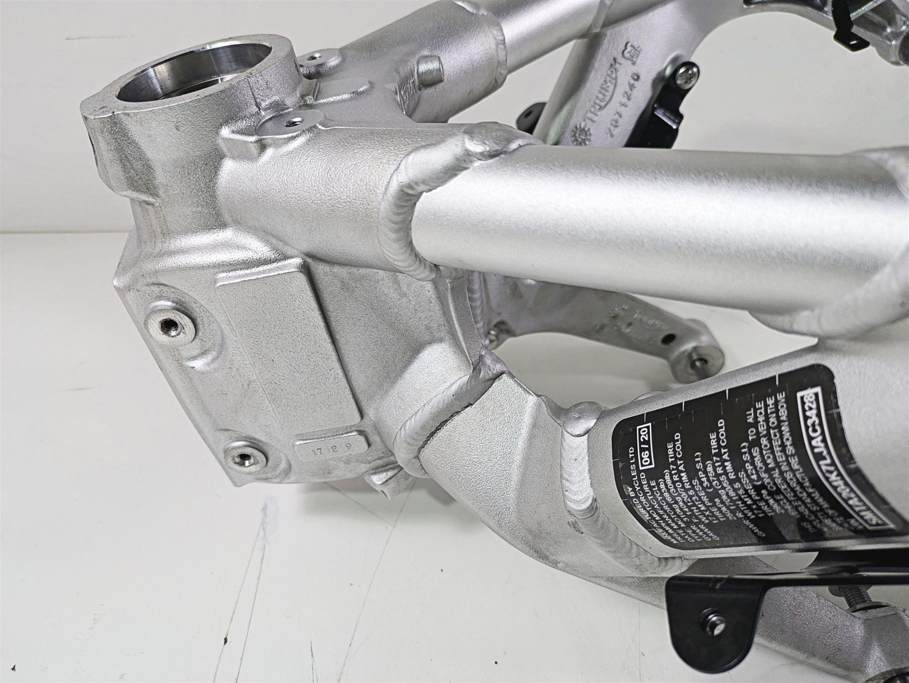 2020 Triumph Daytona 765 Moto2 Straight Main Frame Chassis #424 of 765 With Arizona Salvage Title T2071388 {{ shop.shopifyCountryName }} - Mototech271