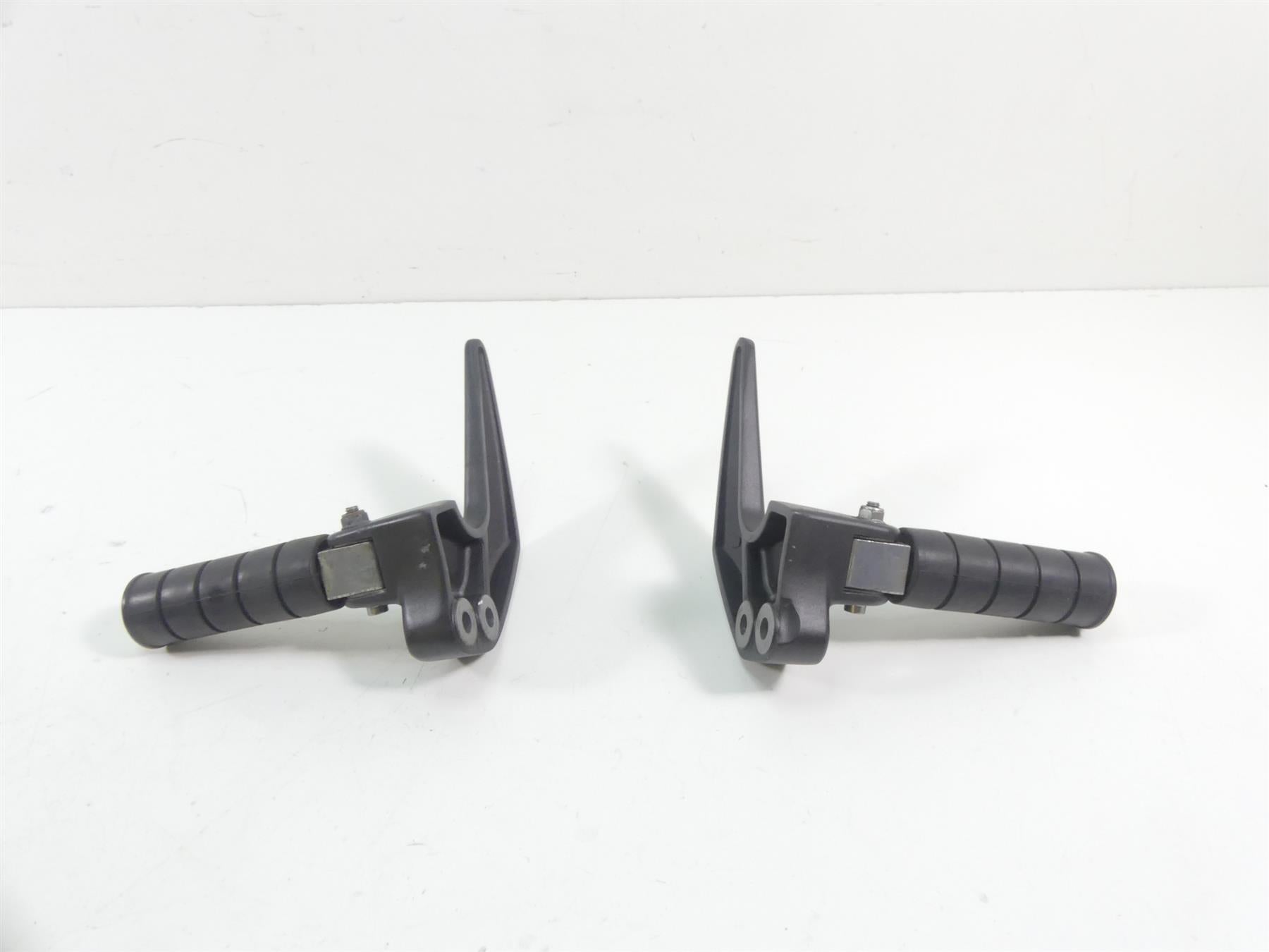 2007 Yamaha XVS1300 V-Star Rear Passenger Foot Peg Footpeg Set 3D8-27430-00-00
