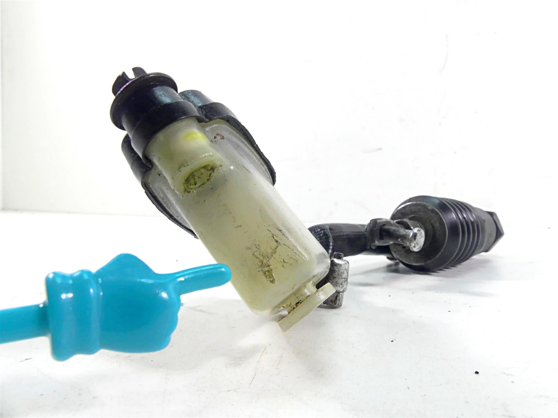 2005 Harley VRSCSE CVO V-Rod Rear Brake Master Cylinder -Tested 42585-01A {{ shop.shopifyCountryName }} - Mototech271