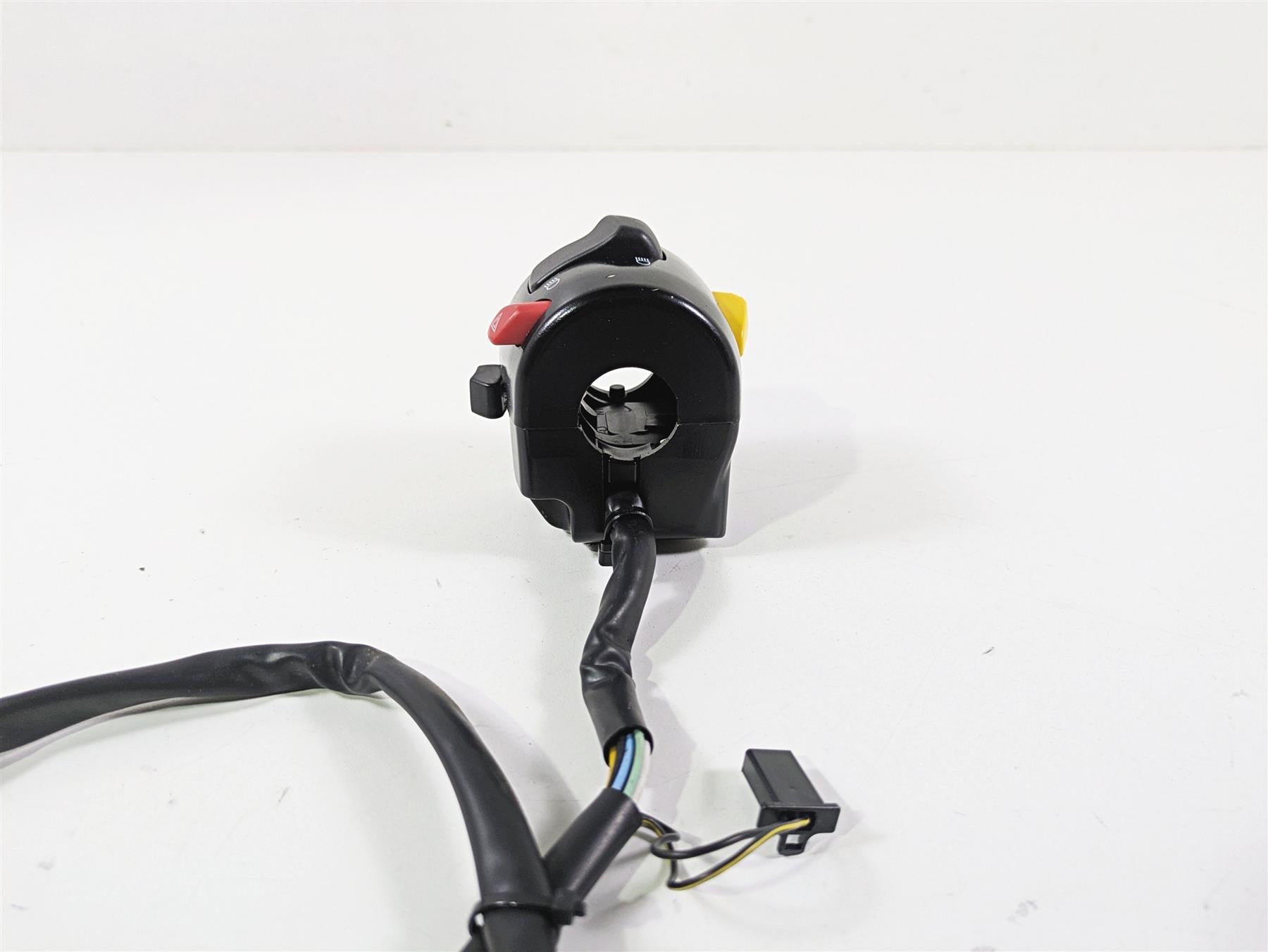 2019 Suzuki M109R VZR1800 Boulevard Left Hand Control Switch READ 37400-48GB0 {{ shop.shopifyCountryName }} - Mototech271