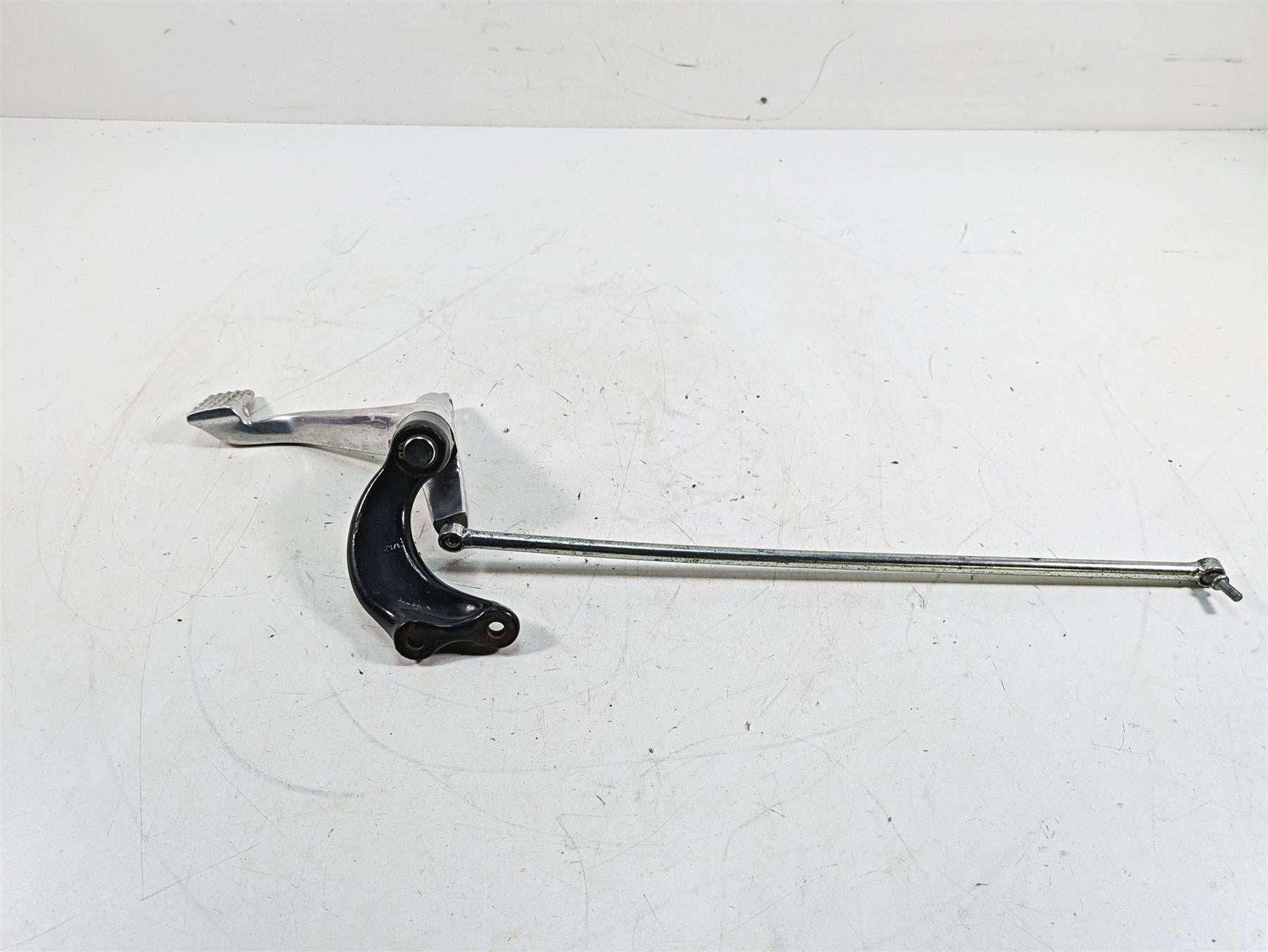2007 Harley Sportster XL1200 C Front Right Footpeg Mount & Brake Pedal 42652-04 {{ shop.shopifyCountryName }} - Mototech271