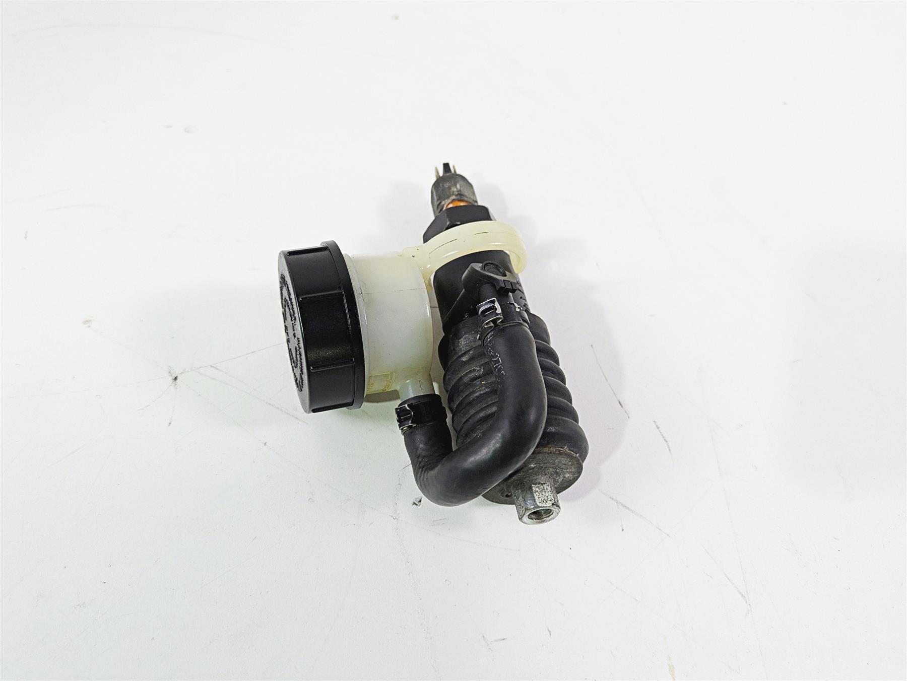 2015 Harley FXDF Dyna Fat Bob Rear Brake Master Cylinder 41700060 {{ shop.shopifyCountryName }} - Mototech271