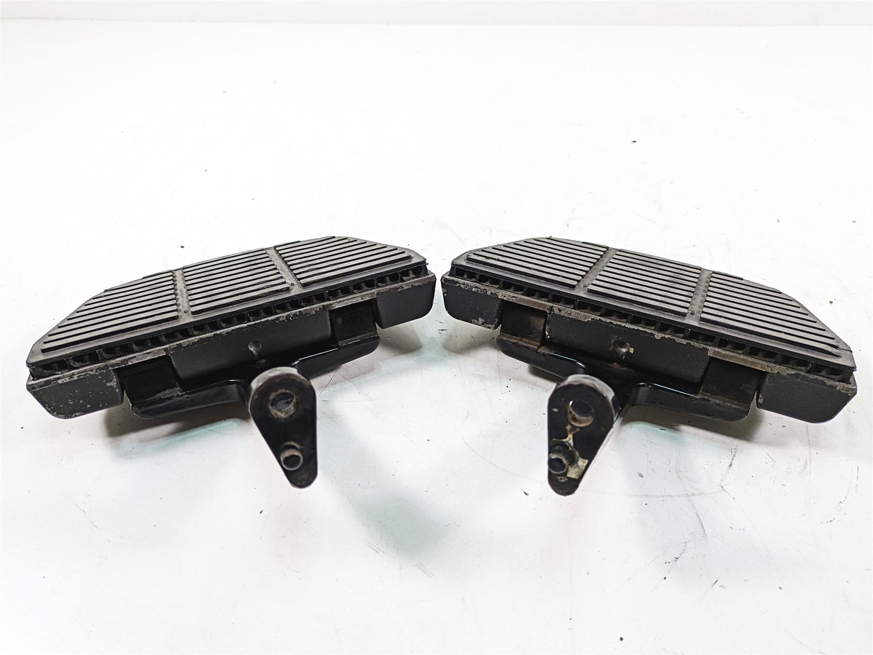 2005 Harley Touring FLHTCUI Electra Glide Passenger Floor Board Set 52719-93B {{ shop.shopifyCountryName }} - Mototech271