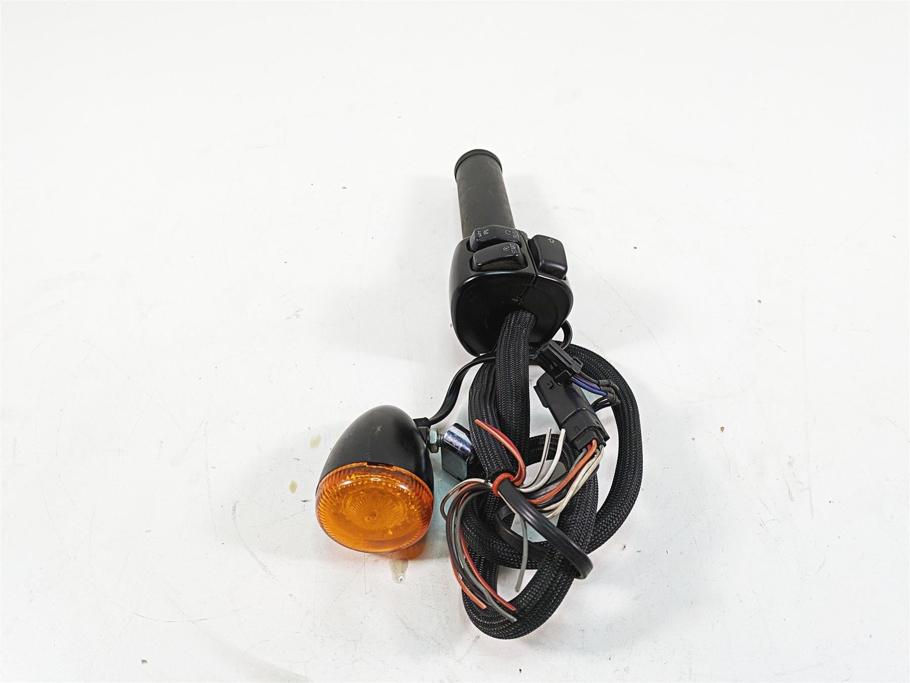 2009 Harley FXDF Dyna Fat Bob Right Hand Throttle Control Switch -Read 71684-06A {{ shop.shopifyCountryName }} - Mototech271