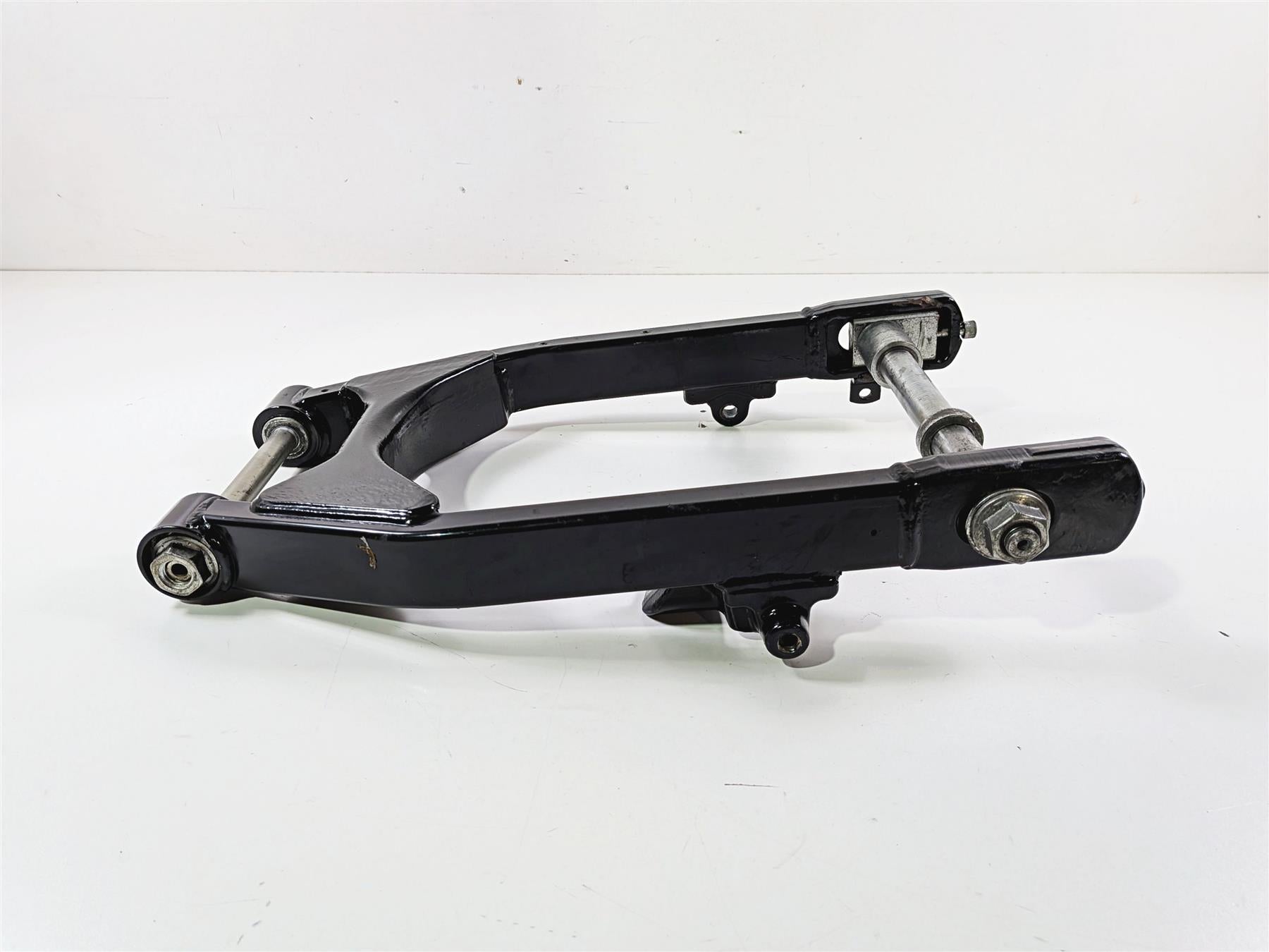 2006 Harley Davidson Dyna FXDBI Street Bob Rear Swingarm + Axle - Read 47820-06 {{ shop.shopifyCountryName }} - Mototech271