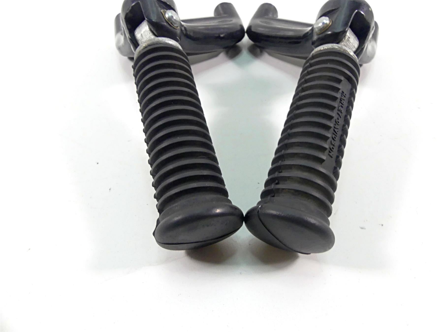 2005 Harley Sportster XL1200 C Rear Passenger Foot Peg Set 49314-04 49315-04 {{ shop.shopifyCountryName }} - Mototech271