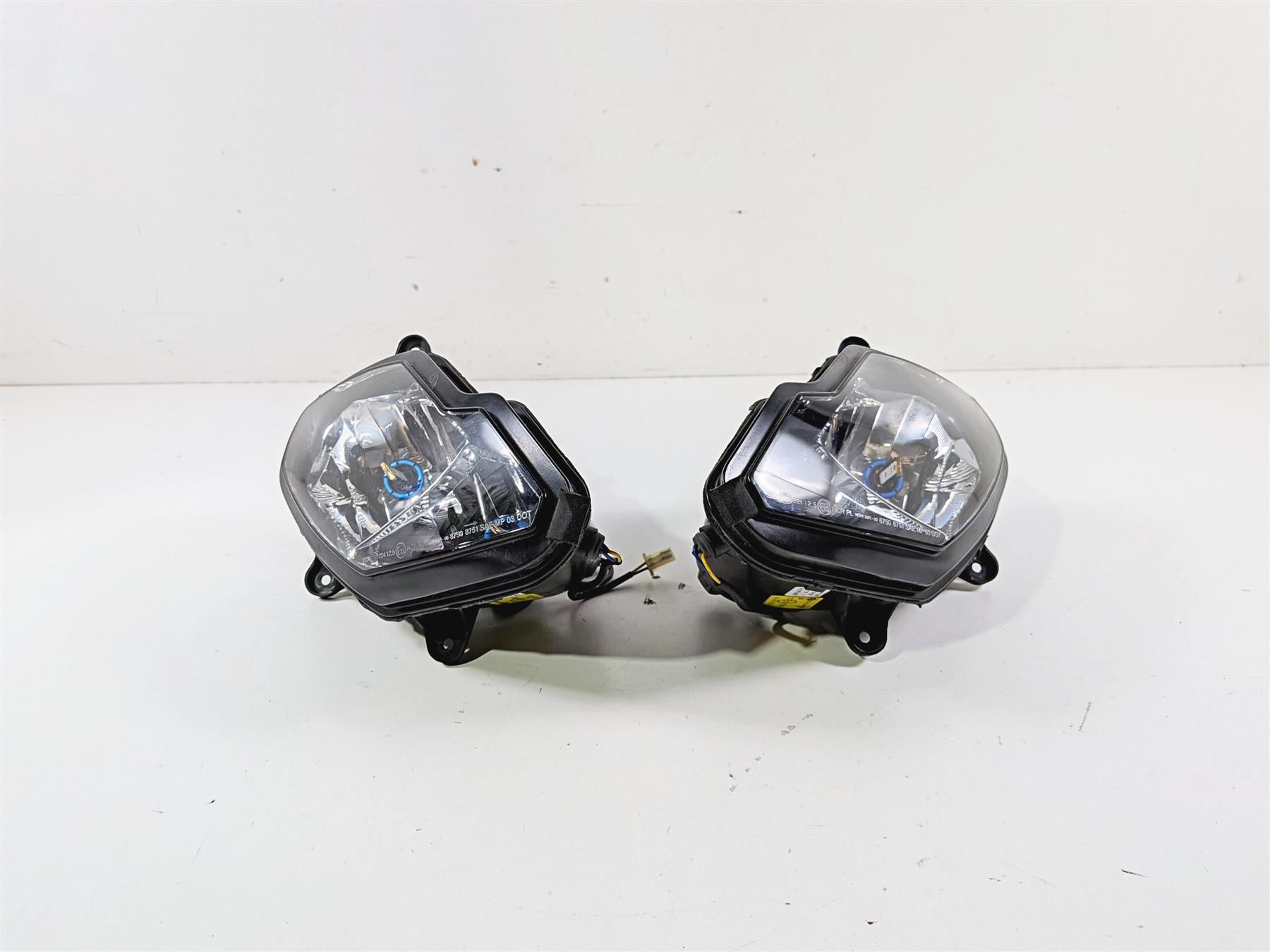 2008 Aprilia RSVR 1000 Factory Headlight Head Light Lamp Set AP8127152 AP8127283 {{ shop.shopifyCountryName }} - Mototech271