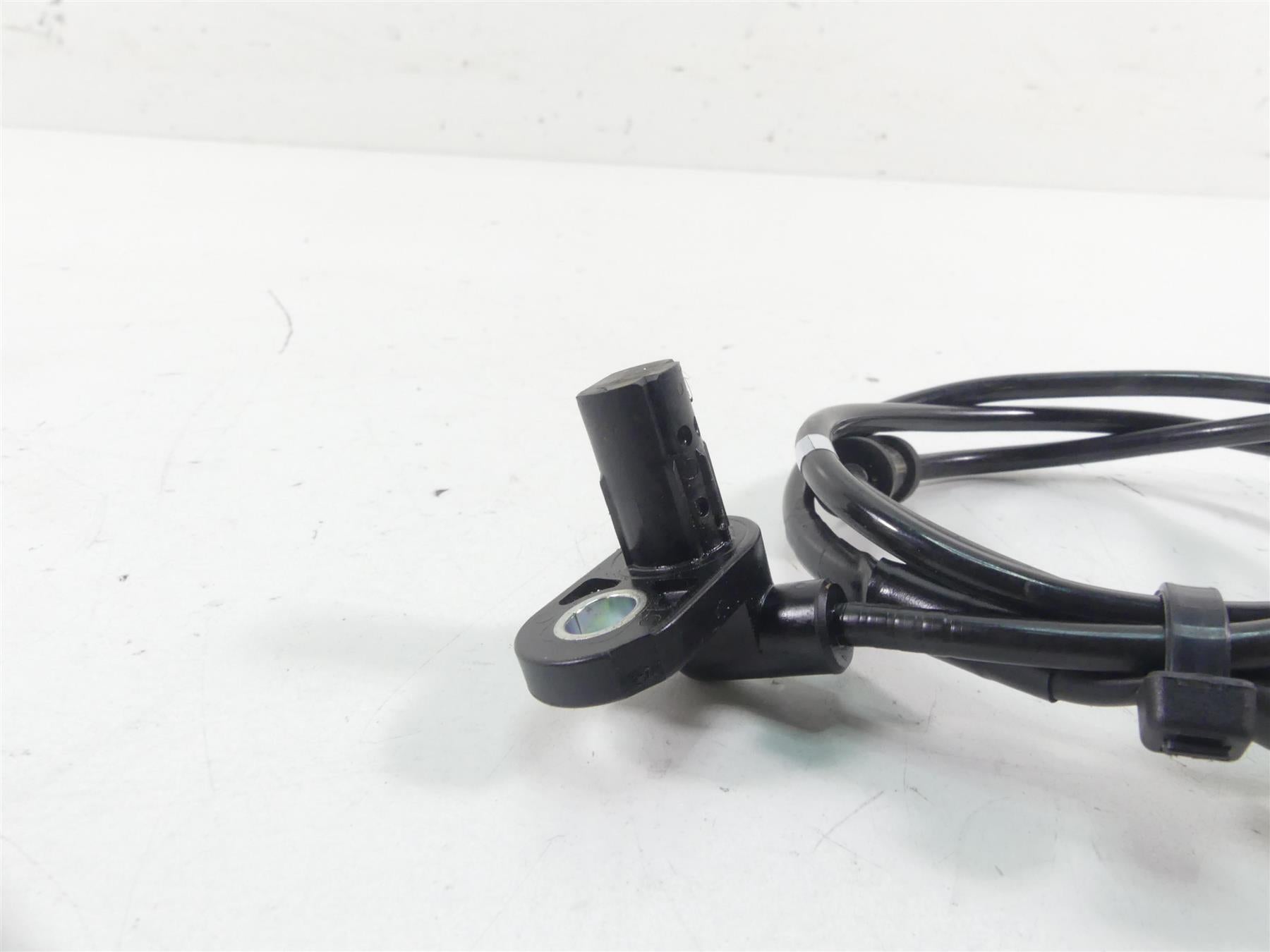 2022 Yamaha MT09 FZ09 Rear Wheel Abs Speed Sensor B7N-85980-00-00 {{ shop.shopifyCountryName }} - Mototech271