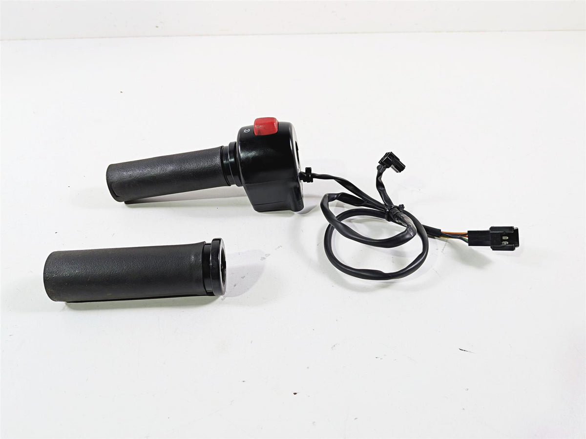 2014 Suzuki M109R VZR1800 Boulevard Right Hand Control Switch 37200-06J00 {{ shop.shopifyCountryName }} - Mototech271
