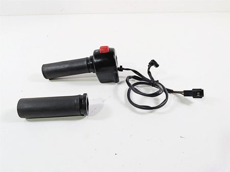 2014 Suzuki M109R VZR1800 Boulevard Right Hand Control Switch 37200-06J00 {{ shop.shopifyCountryName }} - Mototech271
