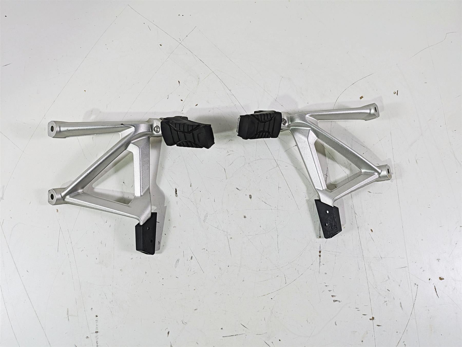 2016 BMW R1200GS GSW K50 Rear Passenger Footpeg Set 46718528793 46718528794 {{ shop.shopifyCountryName }} - Mototech271