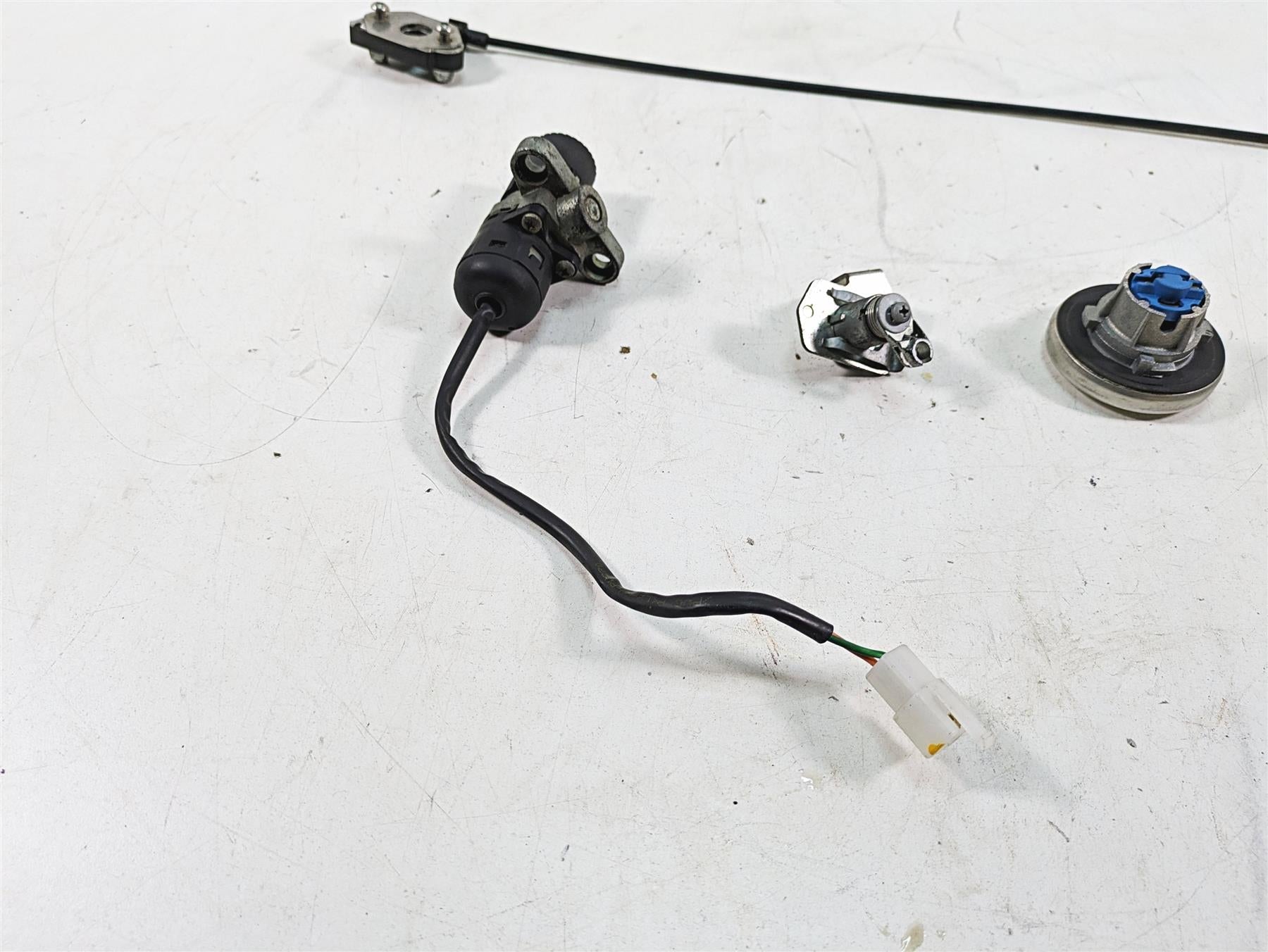 2013 Moto Guzzi V7 750 Stone Ignition Switch Key Lock Set GU32782510 883477 {{ shop.shopifyCountryName }} - Mototech271