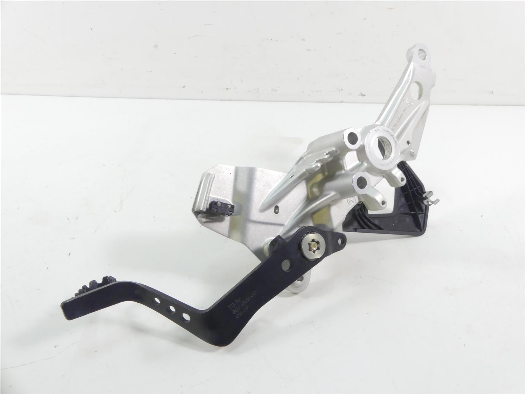 2020 BMW F850 GS K81 Rallye Front Right Footpeg & Brake Pedal 46718393176 {{ shop.shopifyCountryName }} - Mototech271