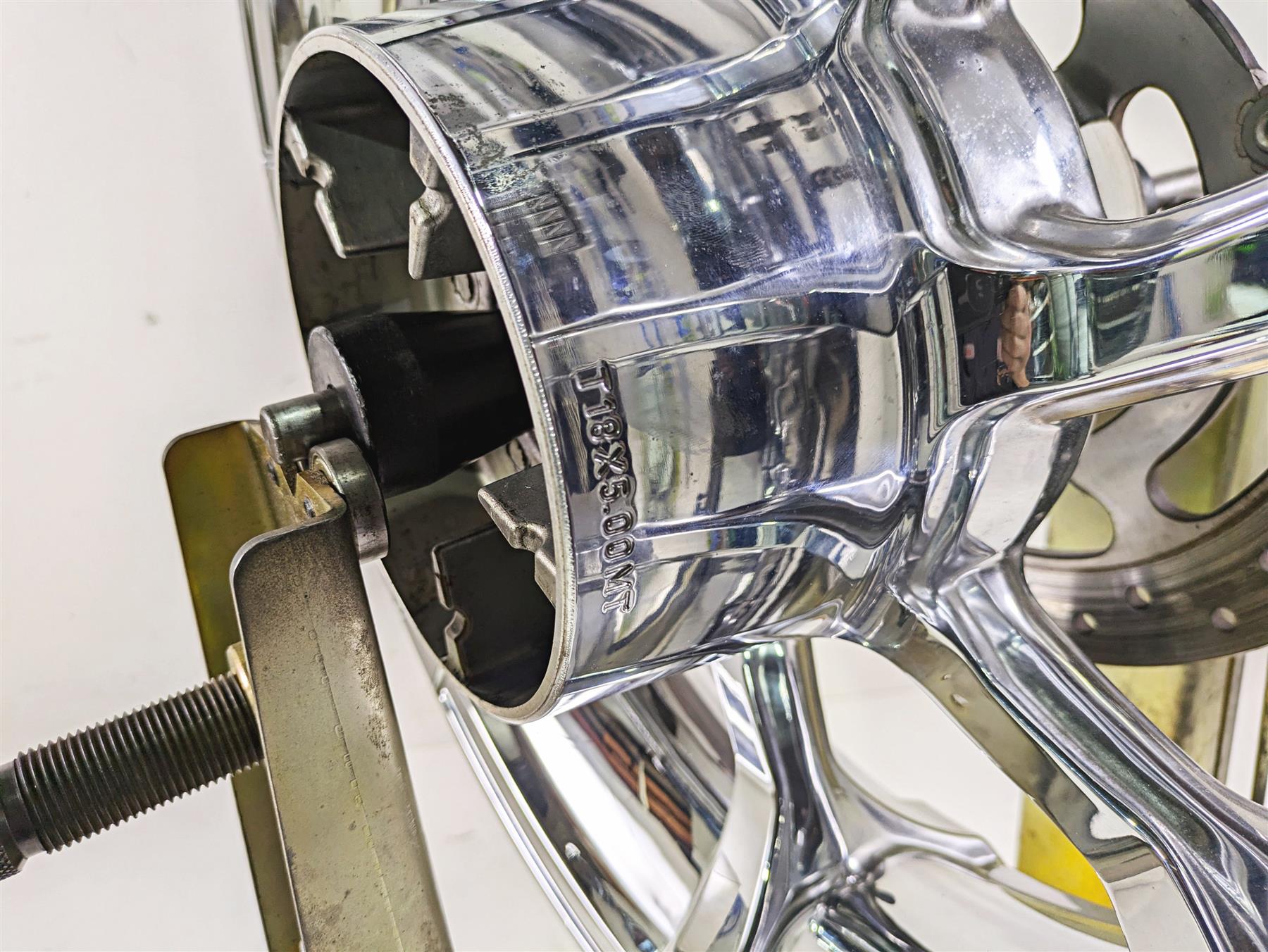 2011 Harley Touring CVO E-Glide Front Rear Agitator Chrome Wheel Set 47957-10 {{ shop.shopifyCountryName }} - Mototech271