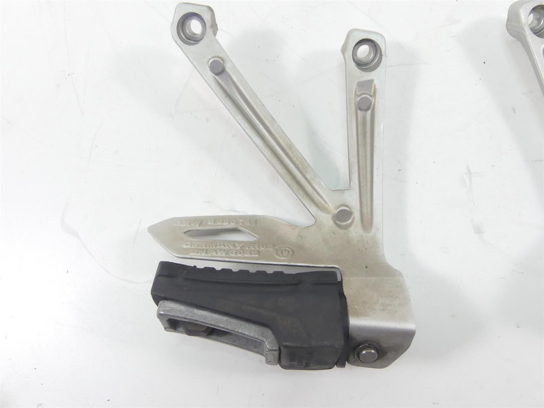 2019 BMW R1250GS K50 Rear Passenger Footpeg Rest Set 46718526741 46718526742 {{ shop.shopifyCountryName }} - Mototech271