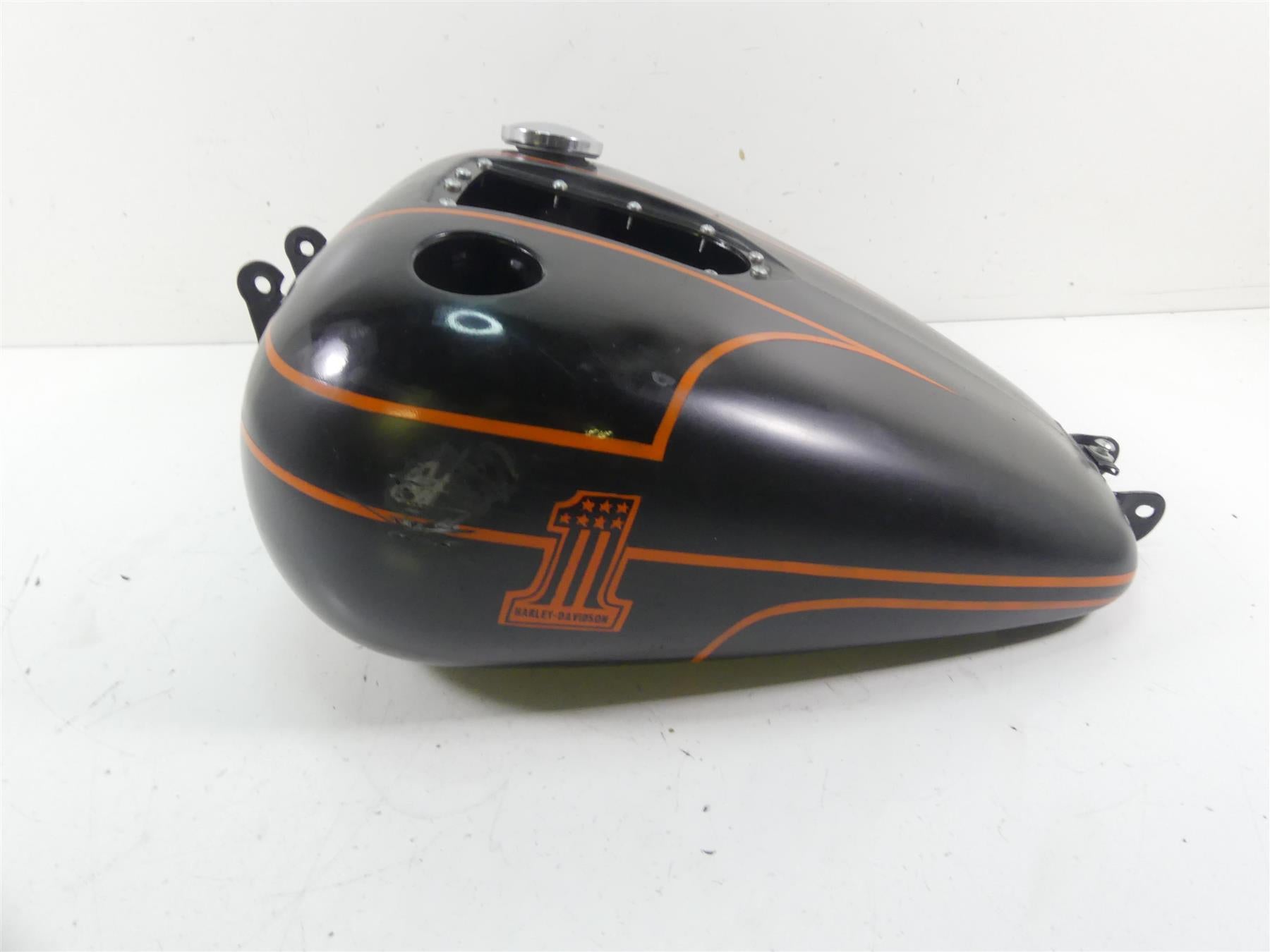 2015 Harley FXDF Dyna Fat Bob Fuel Gas Petrol Tank Reservoir - Read 61000705 {{ shop.shopifyCountryName }} - Mototech271