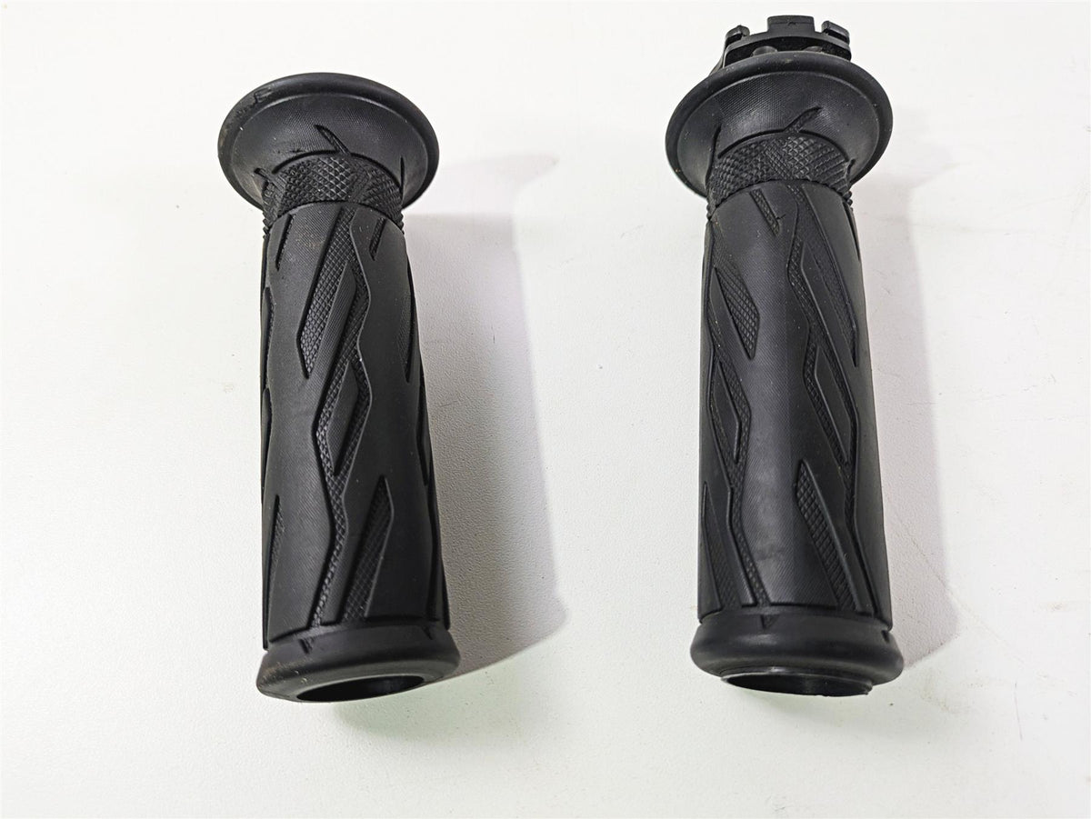 2023 Suzuki GSX1300 RR Hayabusa Left Right Handle Bar Grip Set 57110-21H02 {{ shop.shopifyCountryName }} - Mototech271