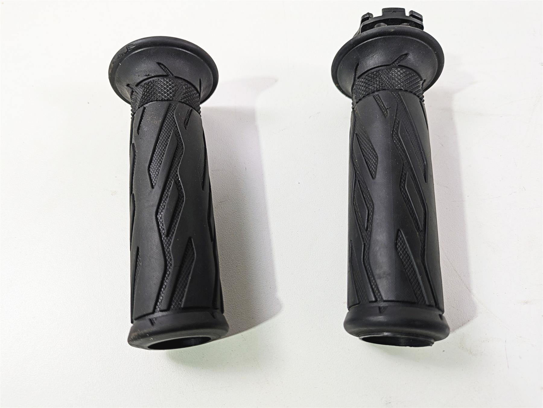 2023 Suzuki GSX1300 RR Hayabusa Left Right Handle Bar Grip Set 57110-21H02 {{ shop.shopifyCountryName }} - Mototech271